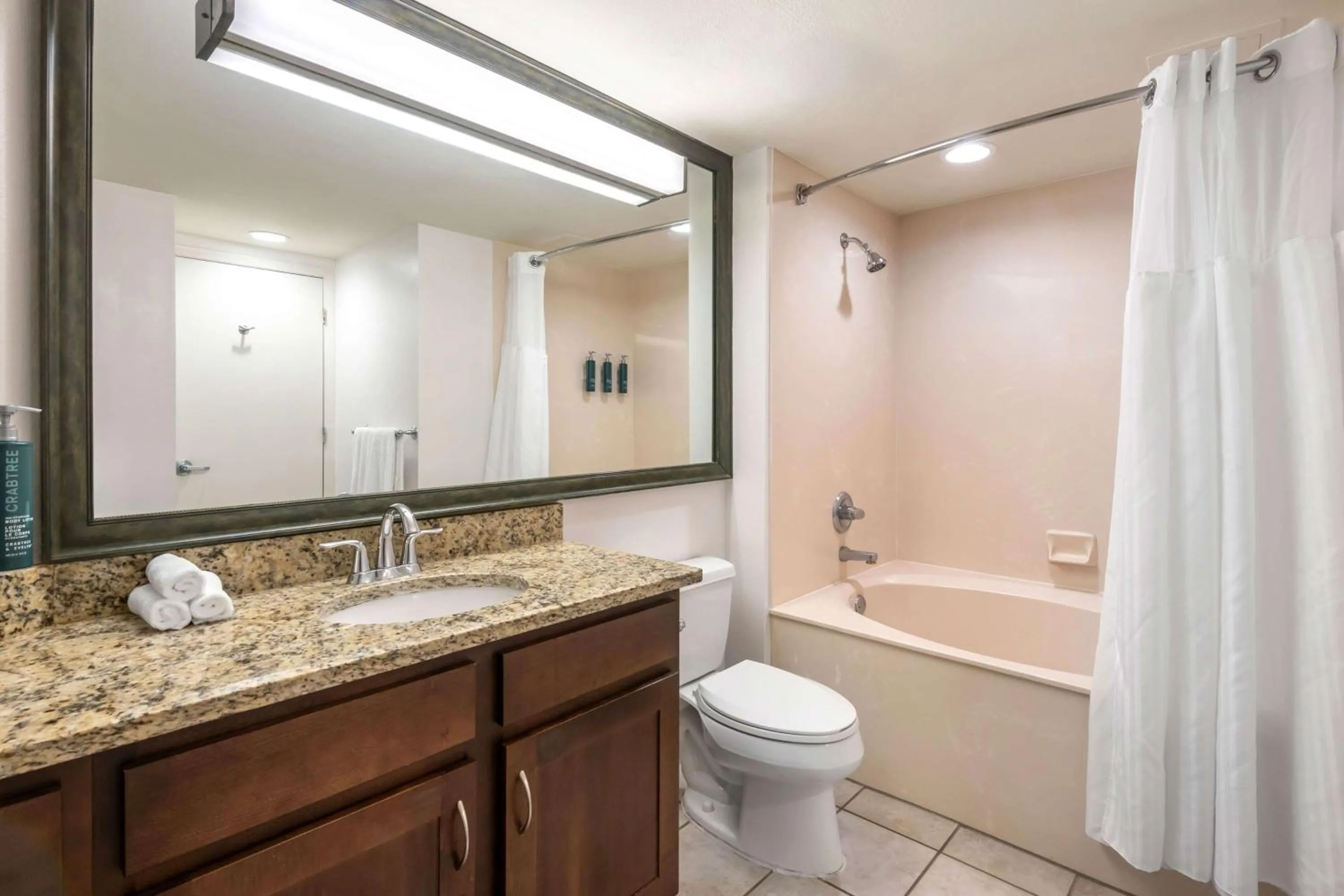 Shower in Hilton Vacation Club Daytona Beach Regency