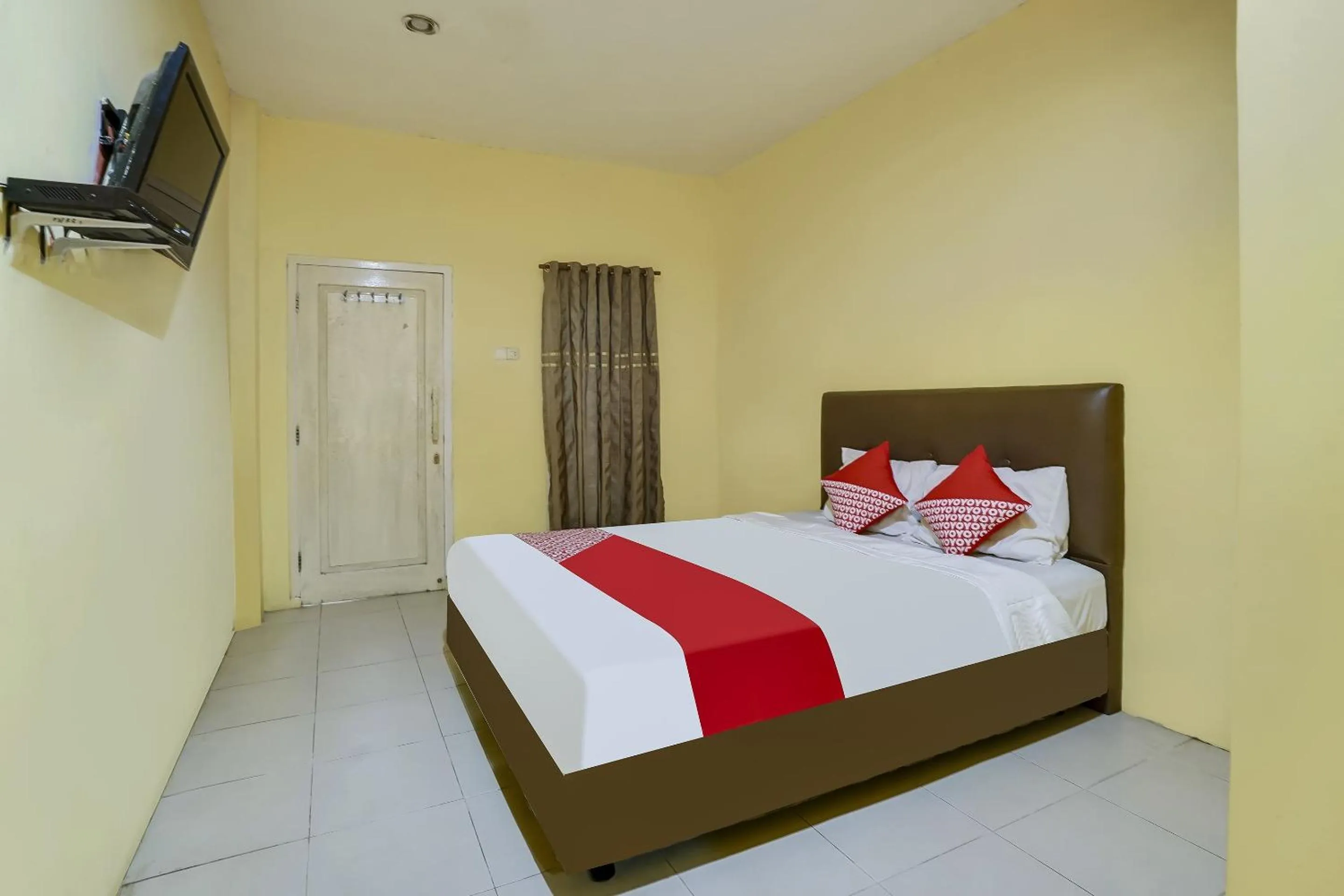 Bedroom, Bed in OYO Life 91027 Note Hotel Syariah