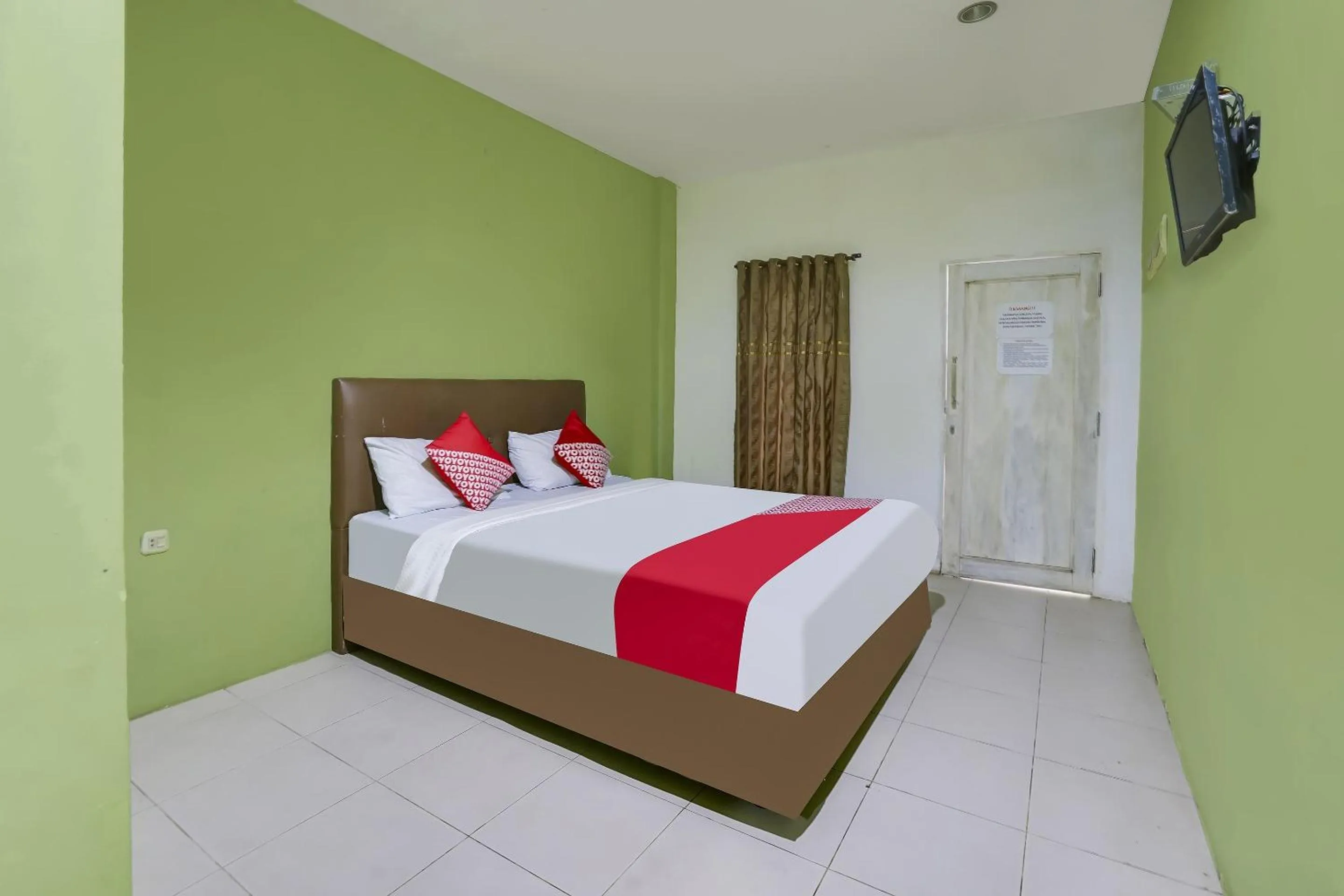 Bedroom, Bed in OYO Life 91027 Note Hotel Syariah