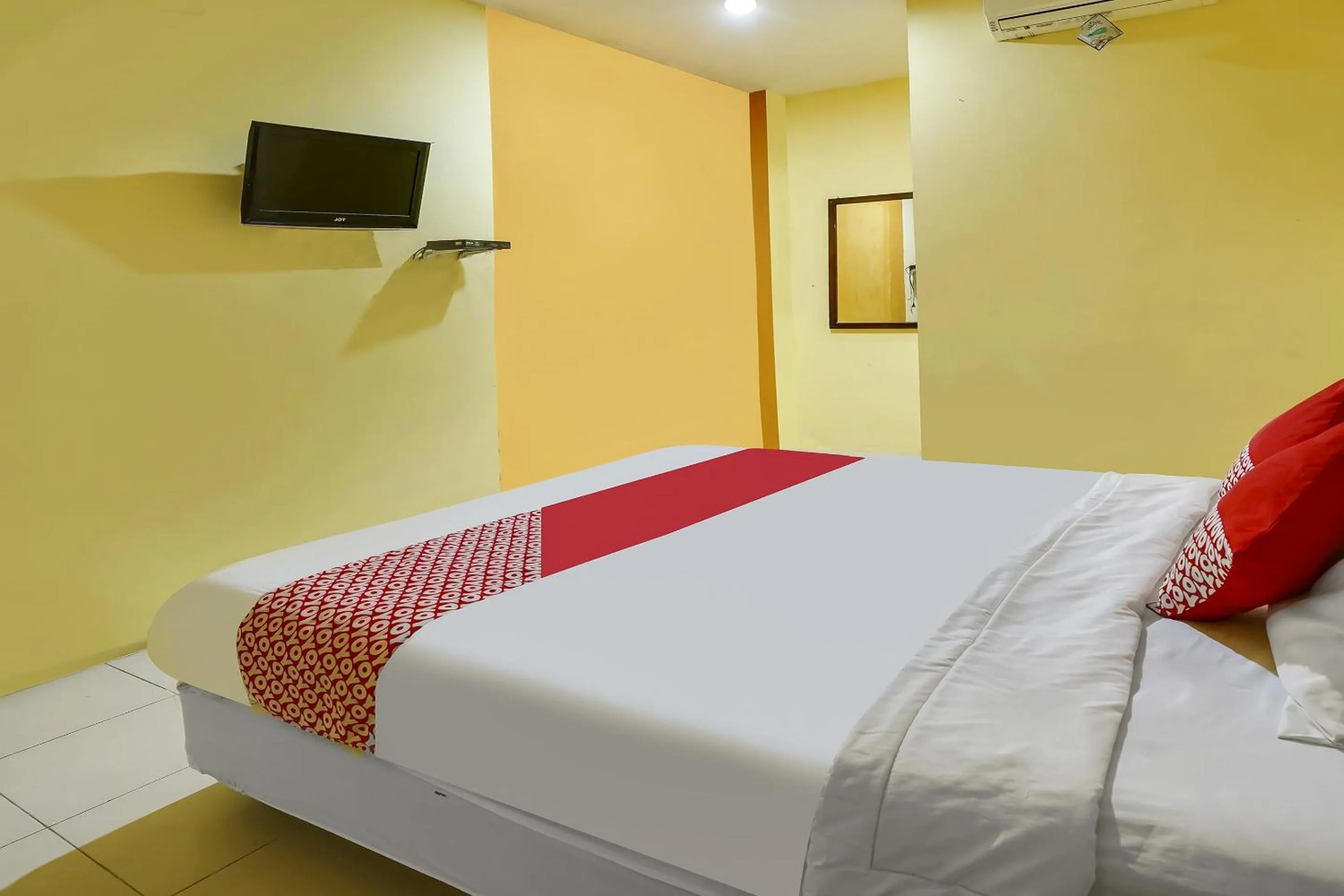 Bedroom, Bed in OYO Life 91027 Note Hotel Syariah