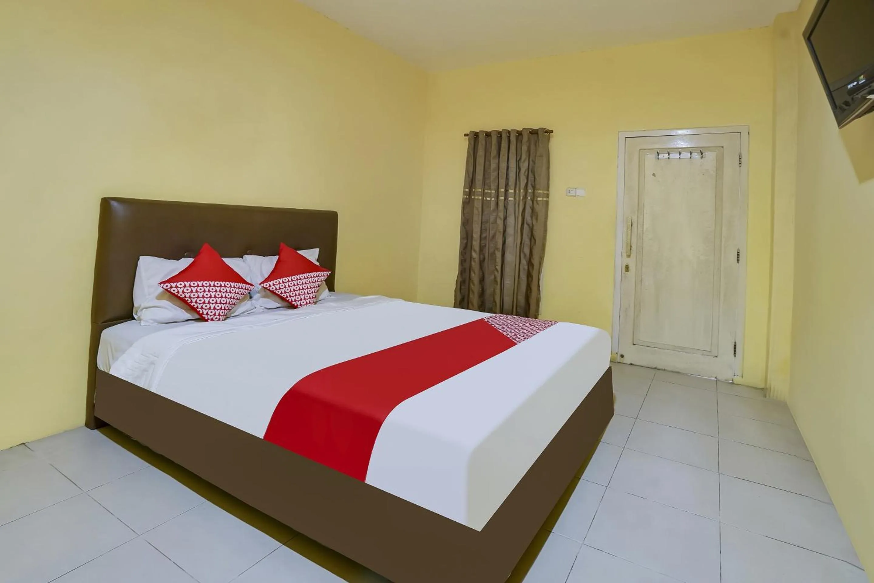 Bedroom, Bed in OYO Life 91027 Note Hotel Syariah