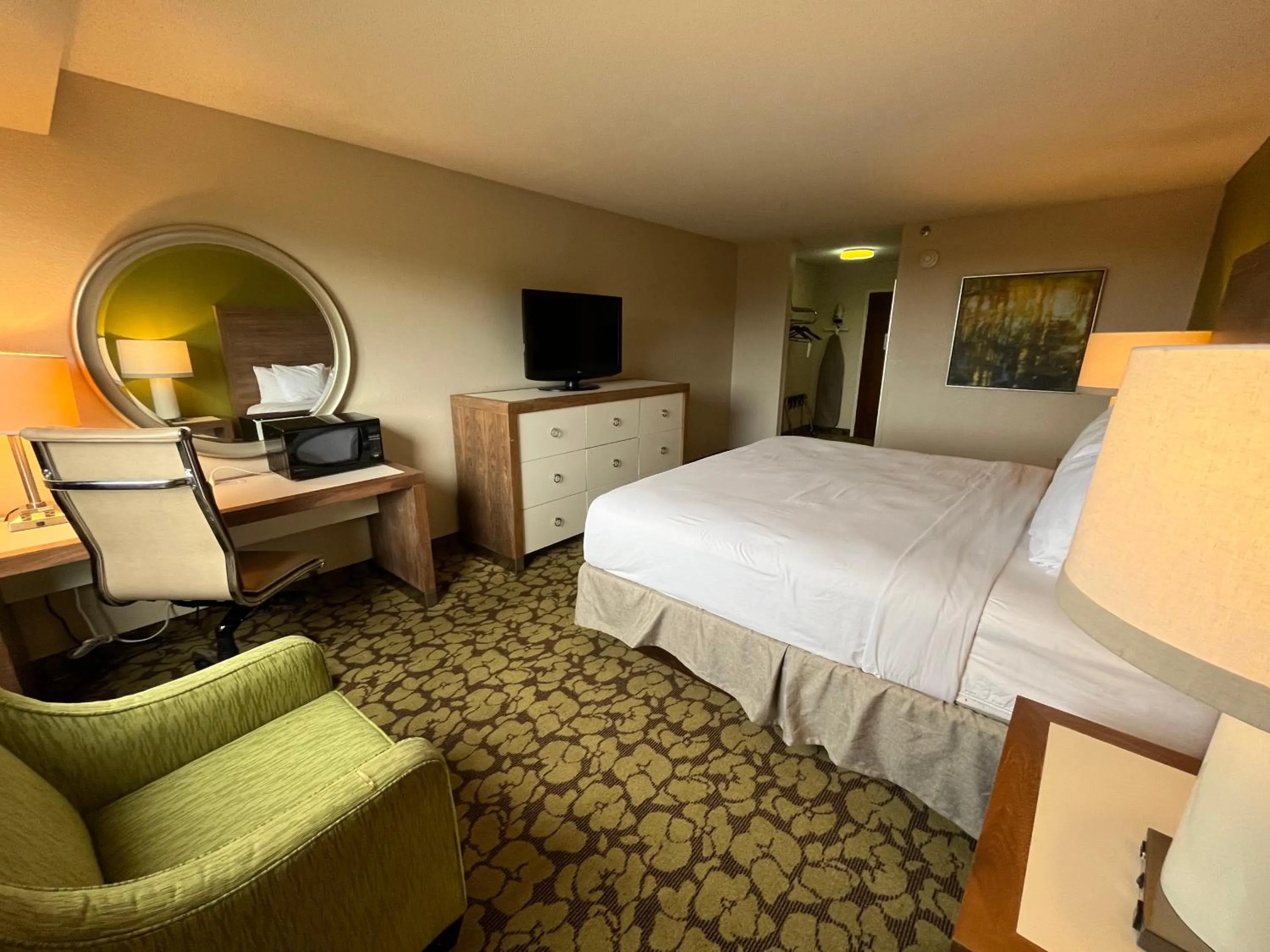 Photo of the whole room in Ramada Plaza by Wyndham Charlotte South End Airport