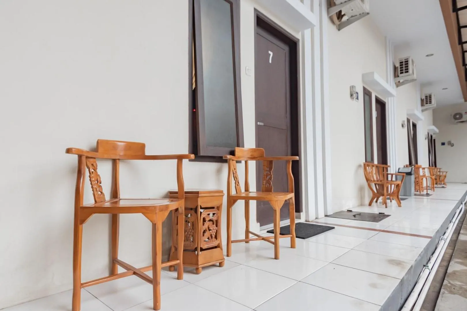 Seating area in RedDoorz near Universitas Siliwangi Tasikmalaya