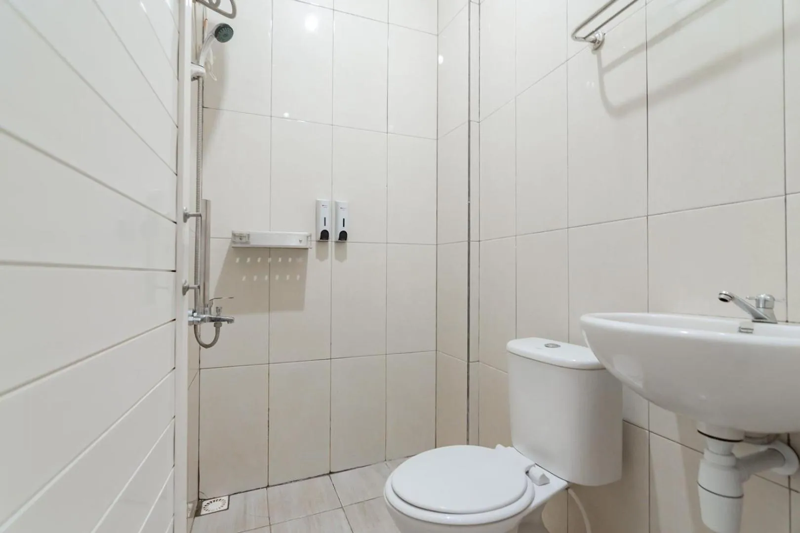 Bathroom in RedDoorz near Universitas Siliwangi Tasikmalaya