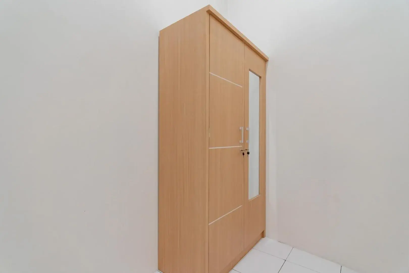 wardrobe in RedDoorz near Universitas Siliwangi Tasikmalaya wardrobe in RedDoorz near Universitas Siliwangi Tasikmalaya