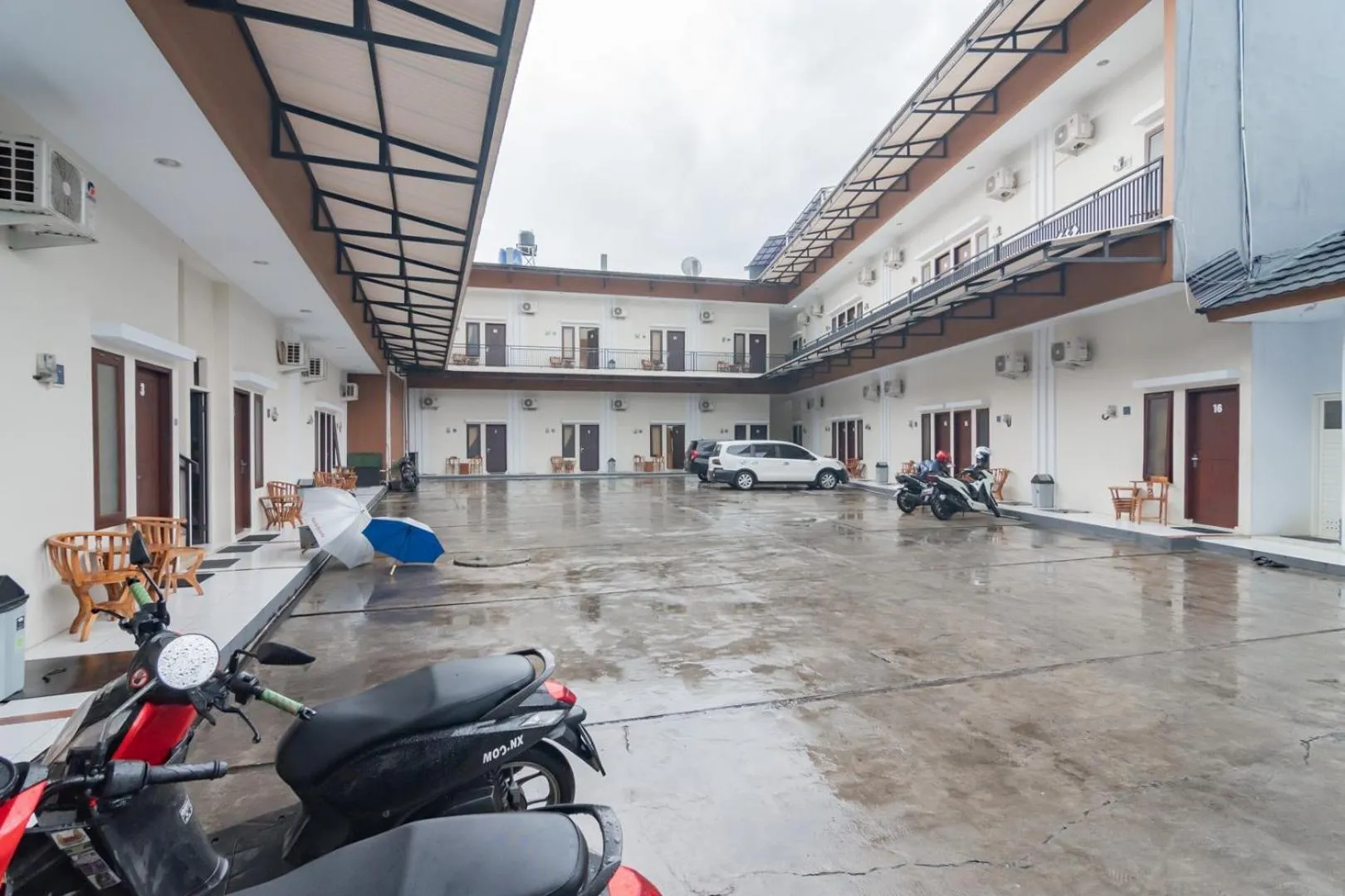 Parking in RedDoorz near Universitas Siliwangi Tasikmalaya