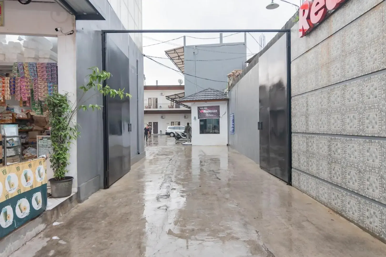 Facade/entrance in RedDoorz near Universitas Siliwangi Tasikmalaya Facade/entrance in RedDoorz near Universitas Siliwangi Tasikmalaya