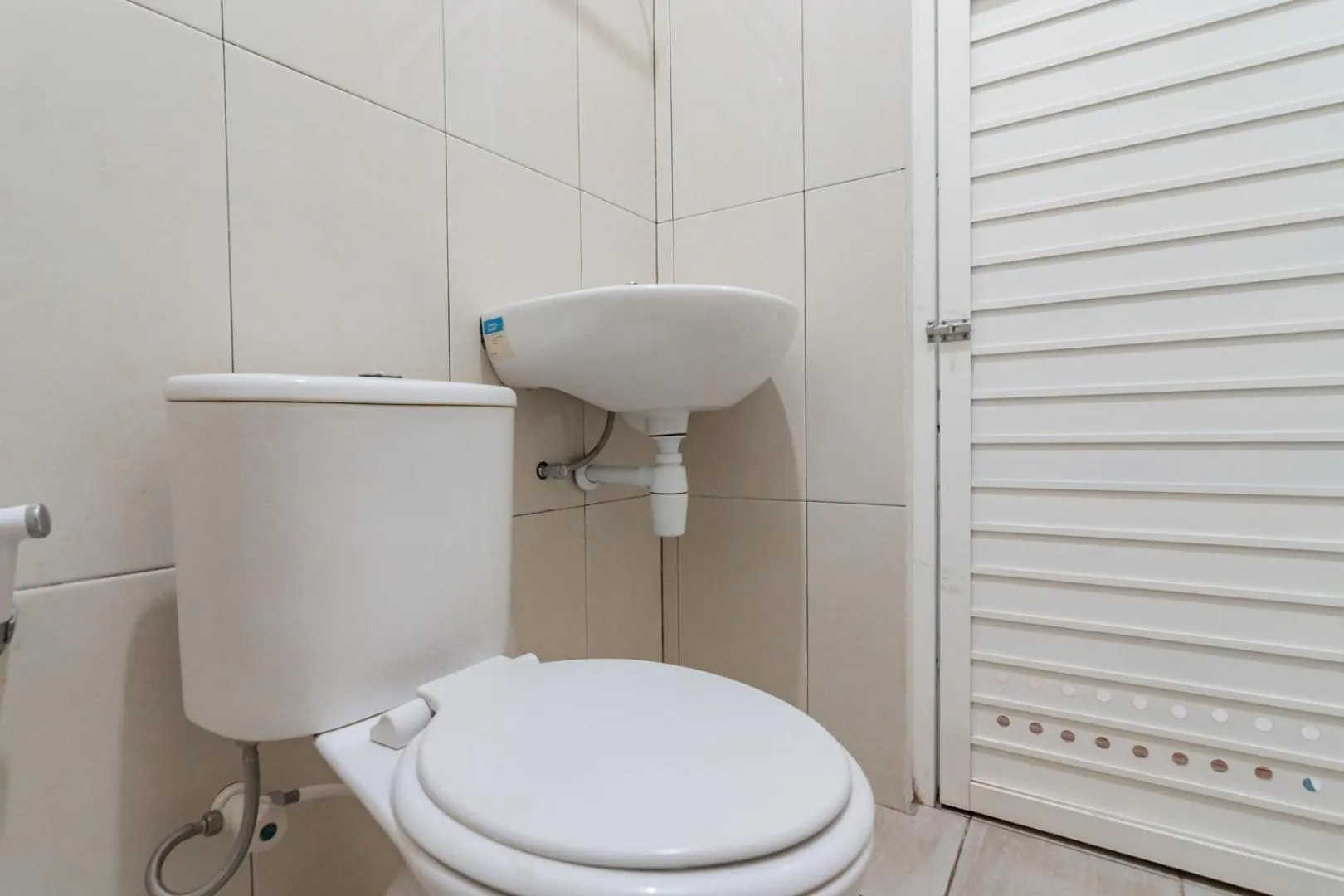 Bathroom in RedDoorz near Universitas Siliwangi Tasikmalaya