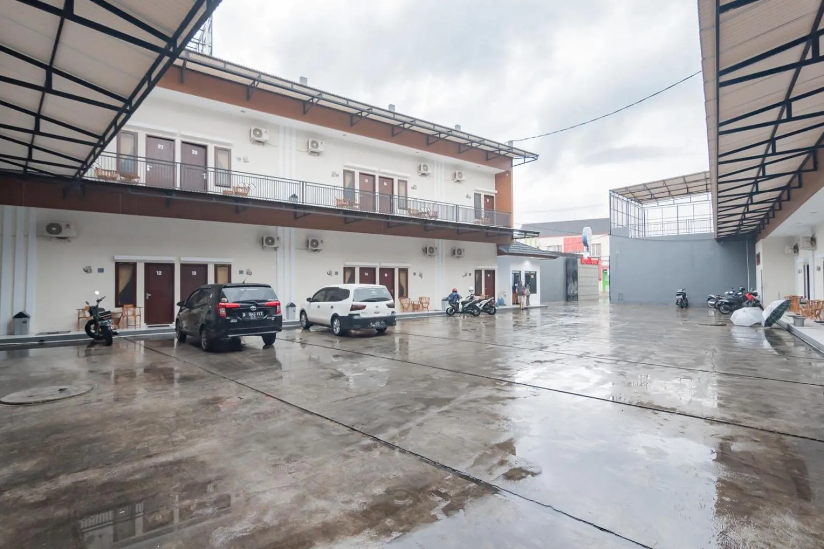 Parking in RedDoorz near Universitas Siliwangi Tasikmalaya