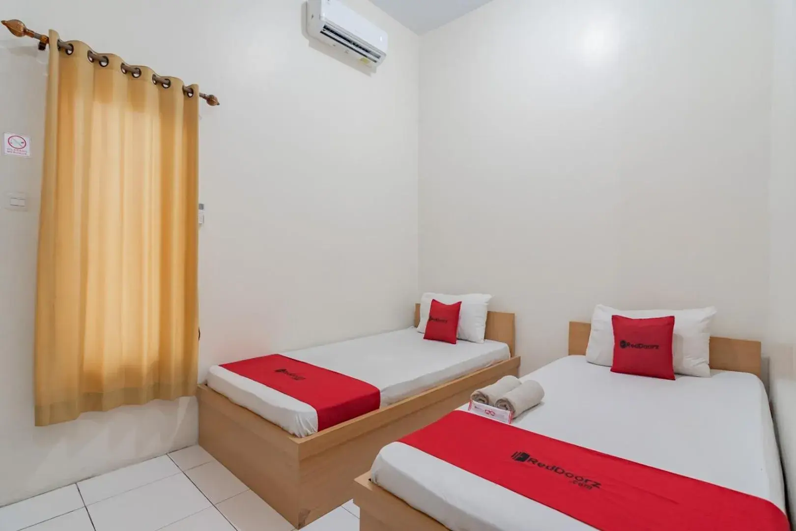 Bedroom, Bed in RedDoorz near Universitas Siliwangi Tasikmalaya Bedroom, Bed in RedDoorz near Universitas Siliwangi Tasikmalaya