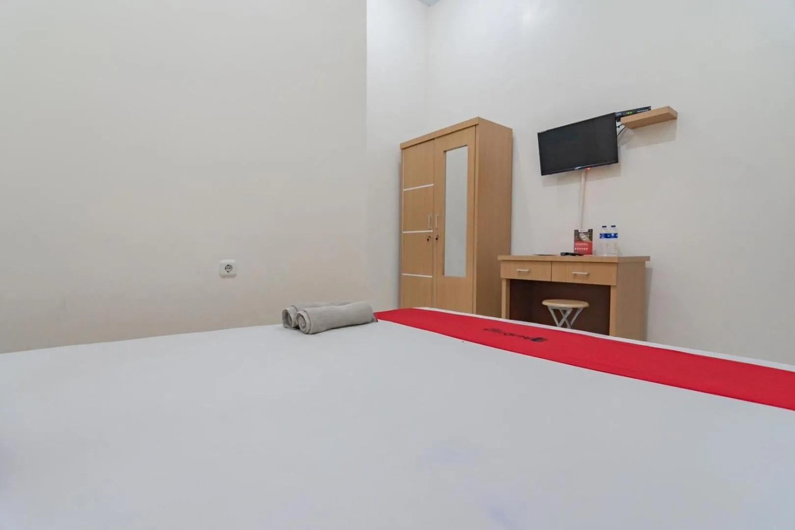 Bedroom, Bed in RedDoorz near Universitas Siliwangi Tasikmalaya