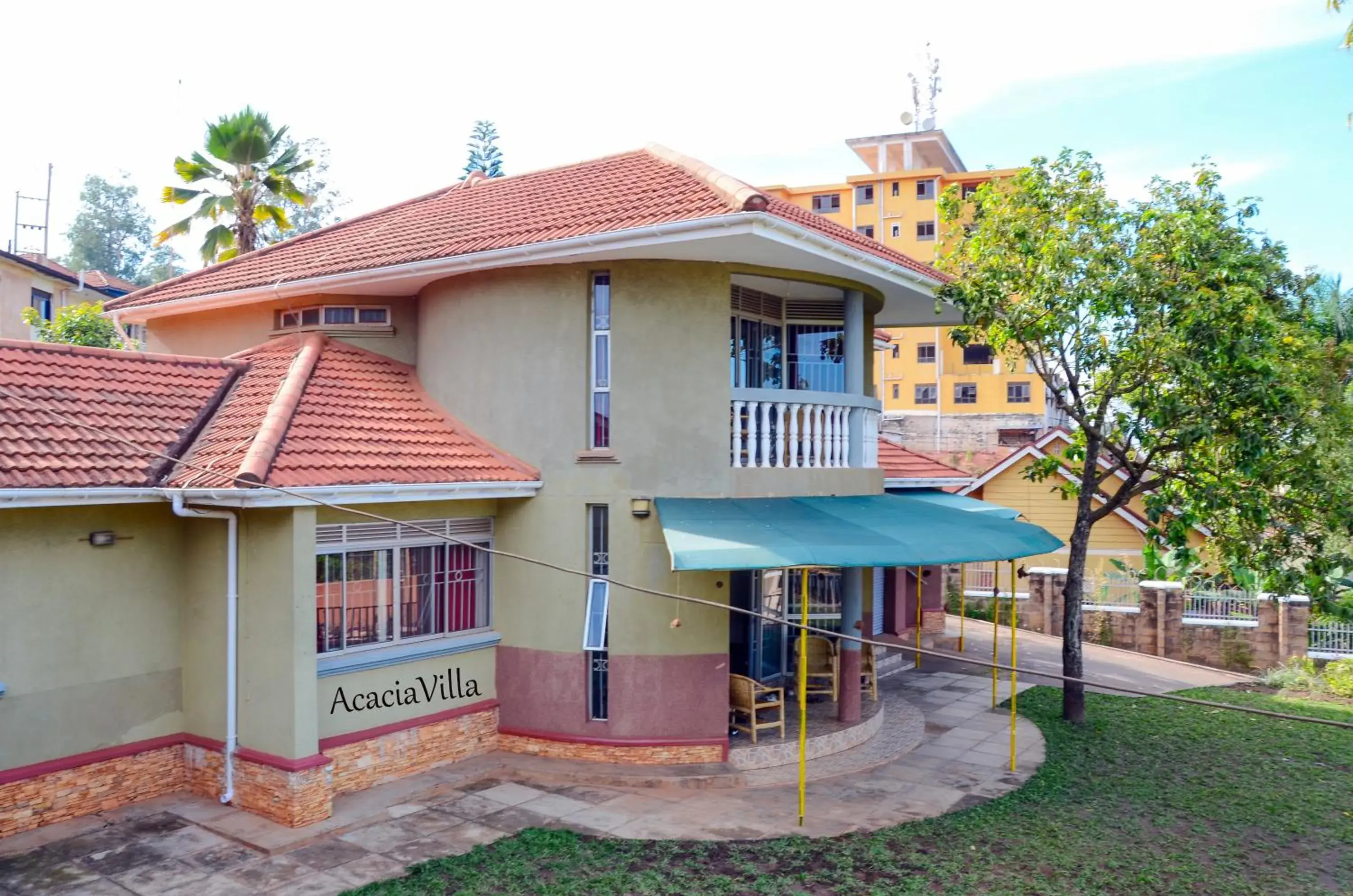 Bed in 9-Bed Dormitory Room in Acacia Villa Kampala Bed in 9-Bed Dormitory Room in Acacia Villa Kampala
