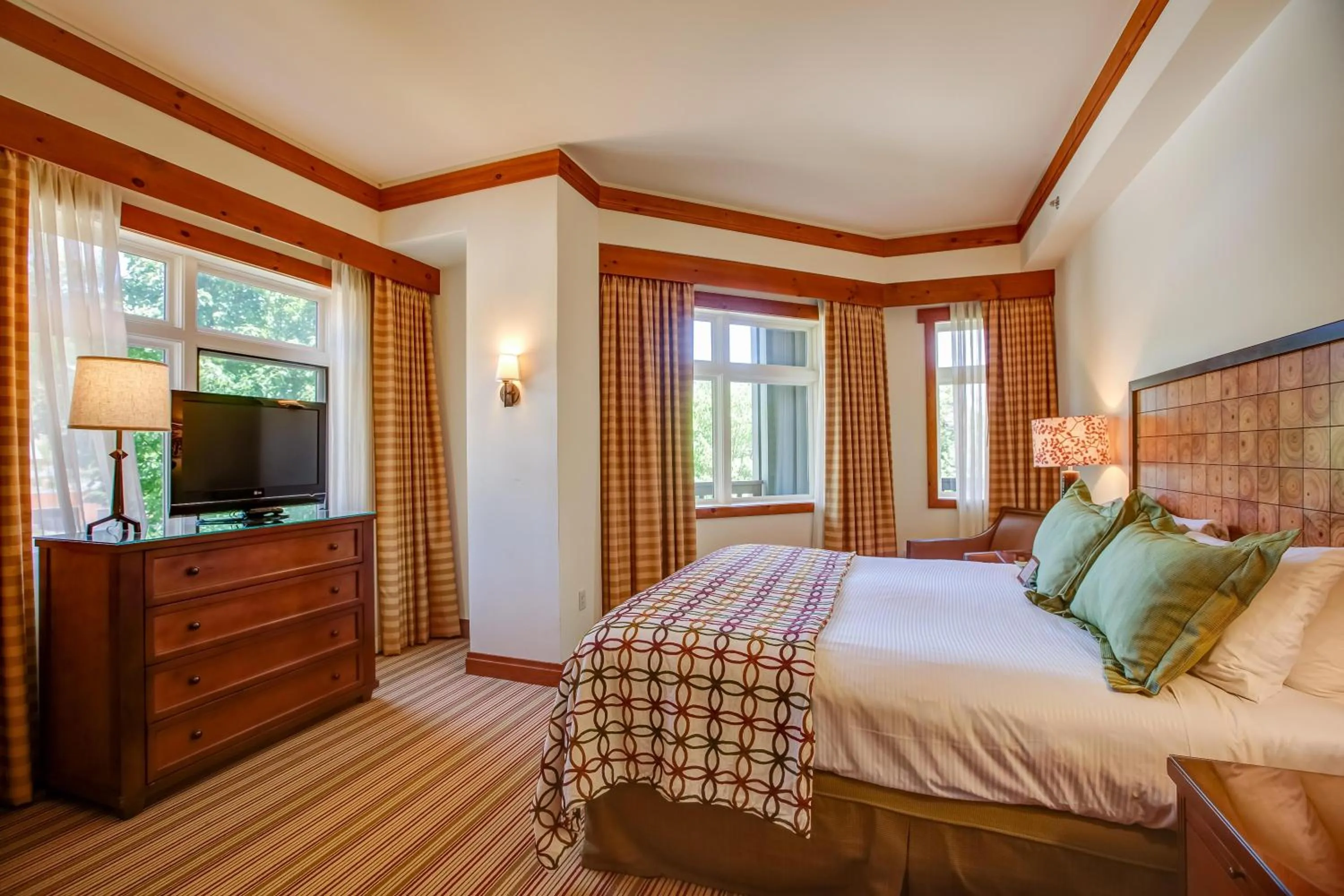 Bedroom, Bed in The Lodge at Spruce Peak, a Destination by Hyatt Residence