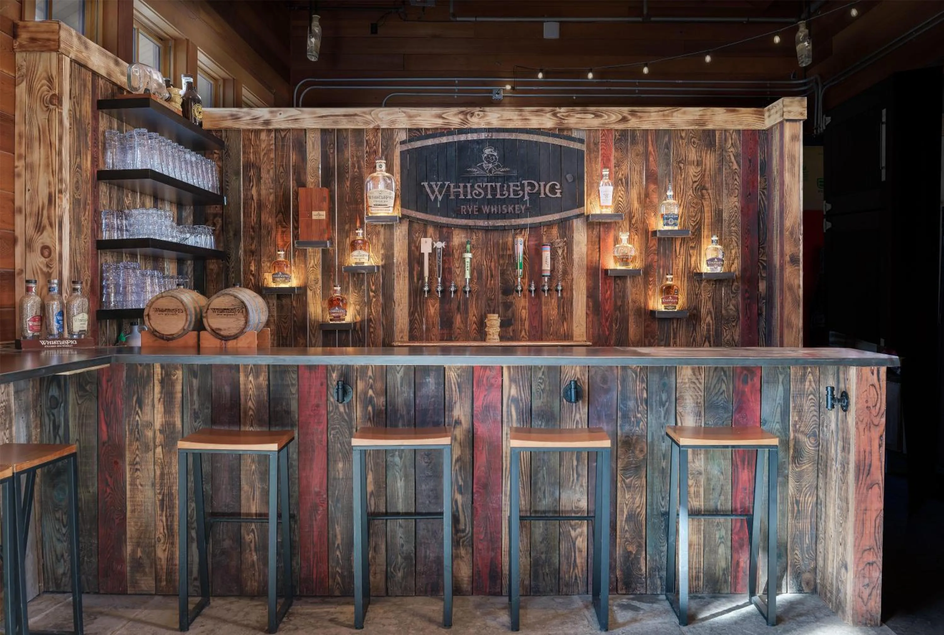 Lounge or bar in The Lodge at Spruce Peak, a Destination by Hyatt Residence