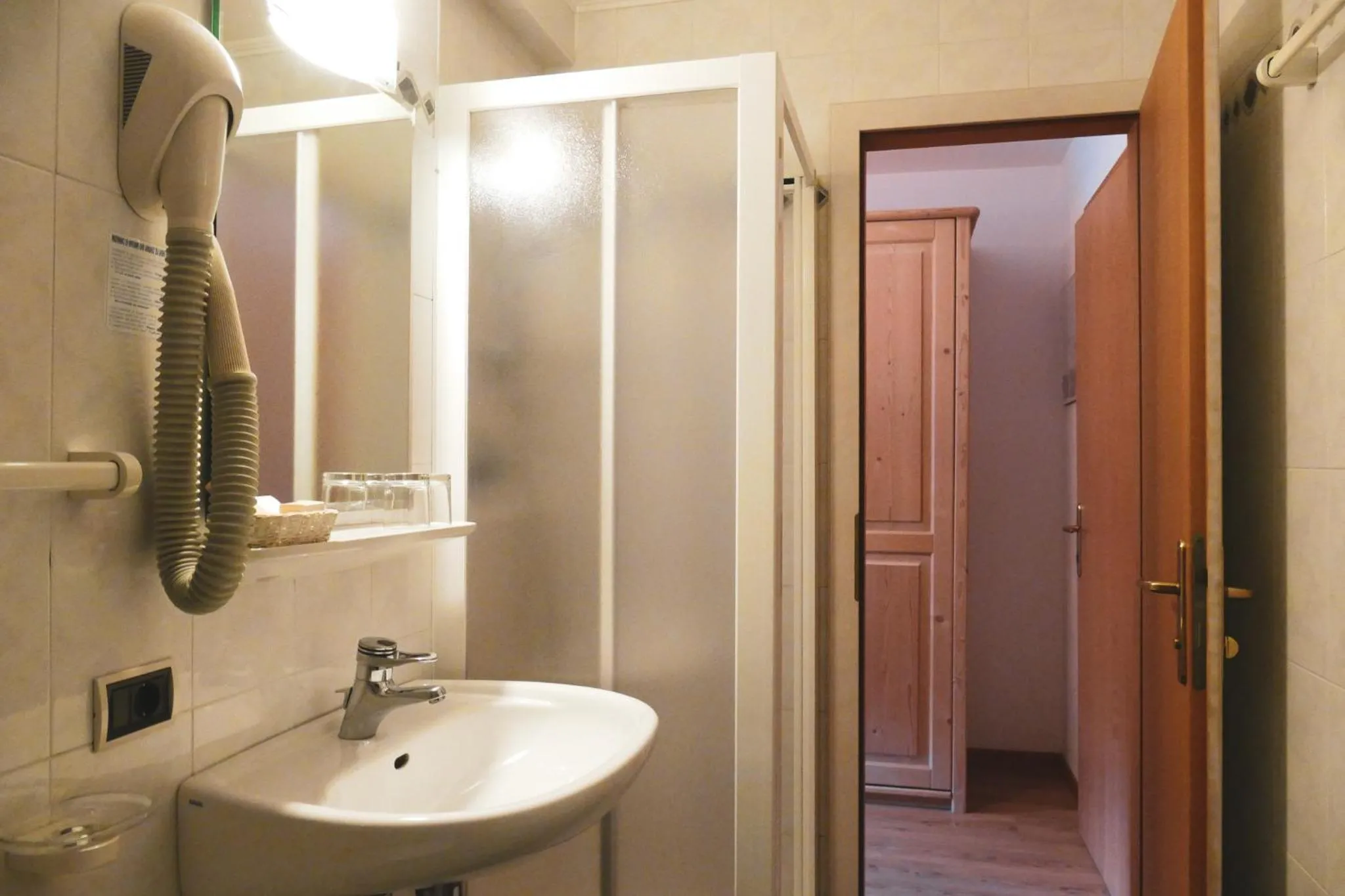 Shower in Hotel Malga Passerella
