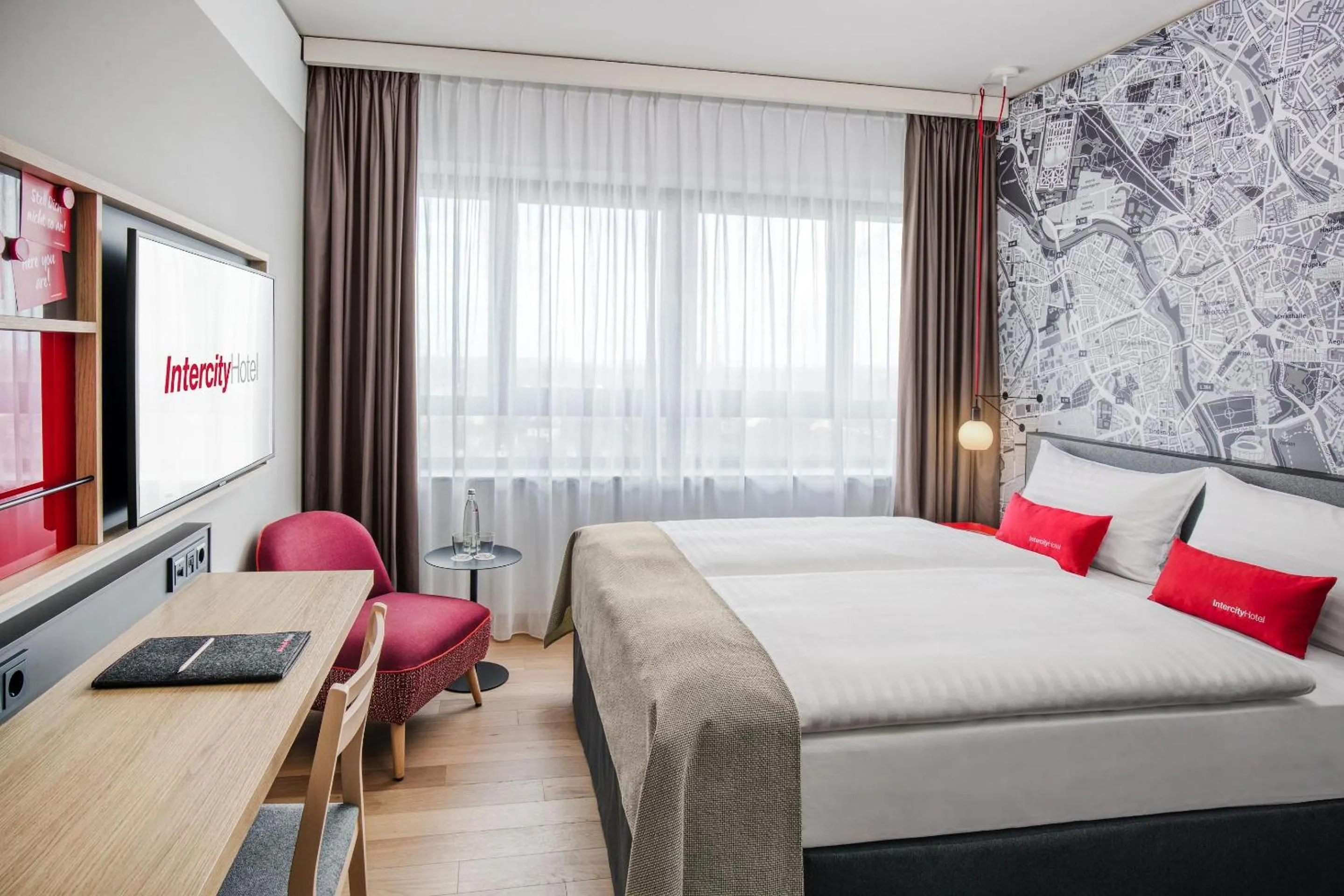 Photo of the whole room, Bed in IntercityHotel Hannover Hauptbahnhof-Ost