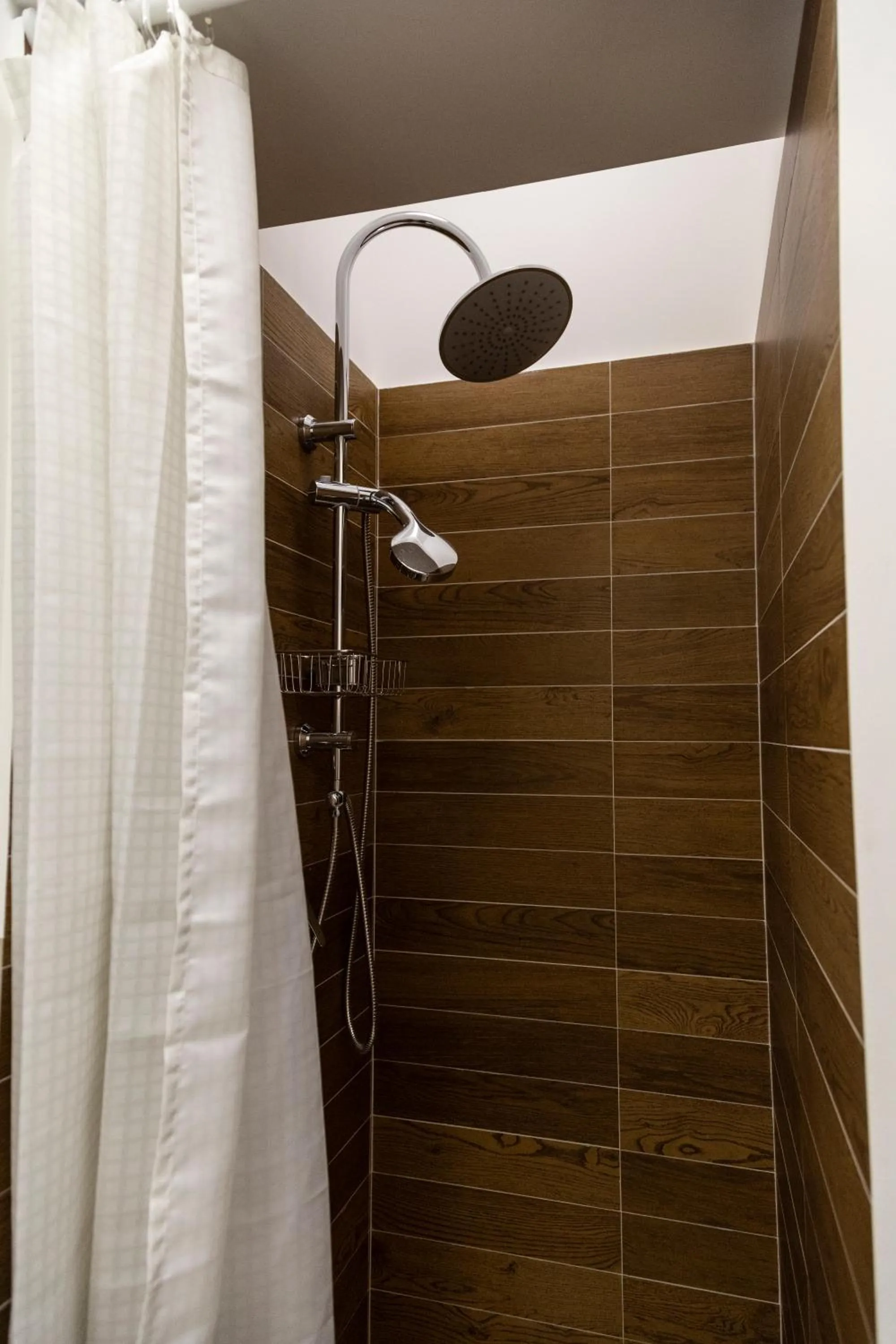 Shower in B&B Giardino Bellini-centro