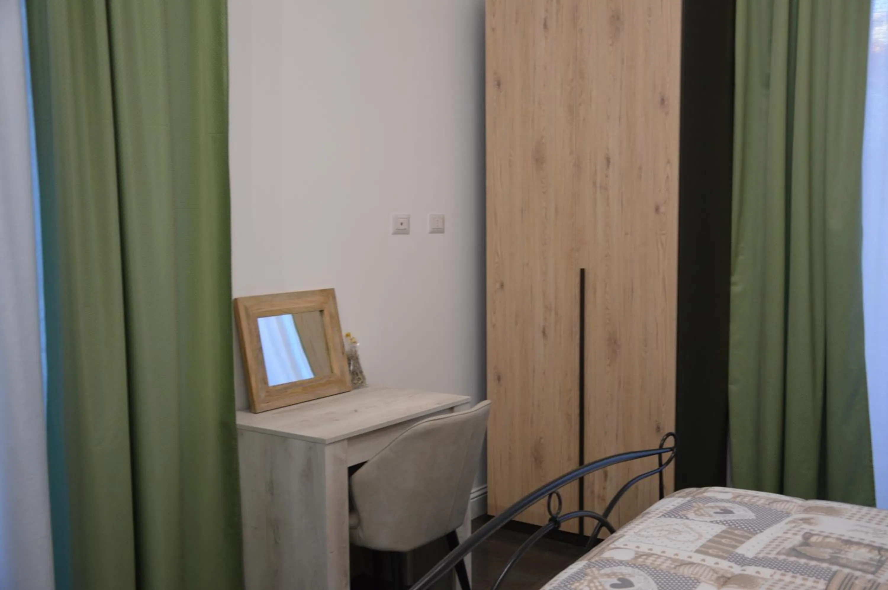 Photo of the whole room, Bed in B&B Giardino Bellini-centro