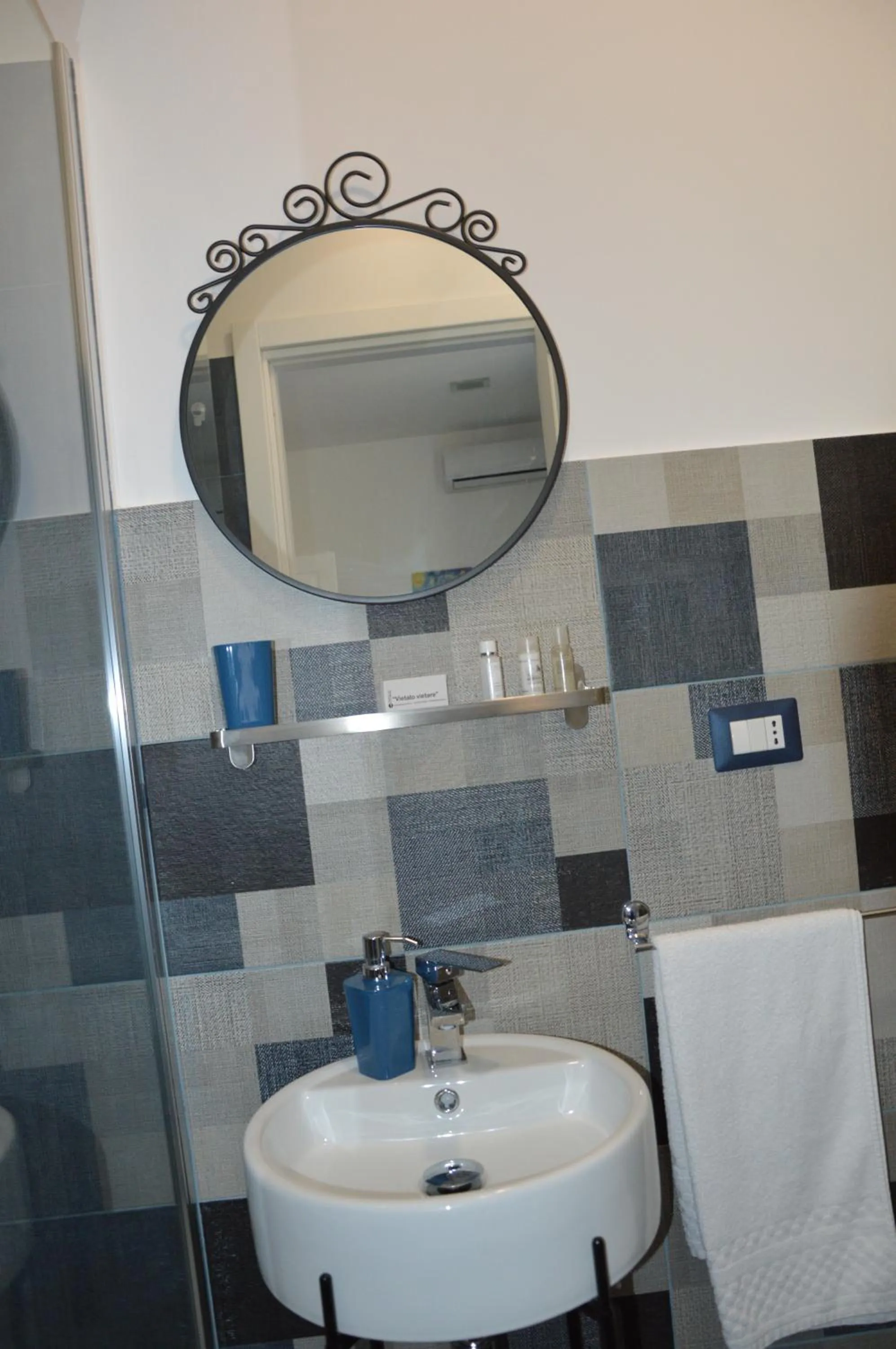 Bathroom in B&B Giardino Bellini-centro