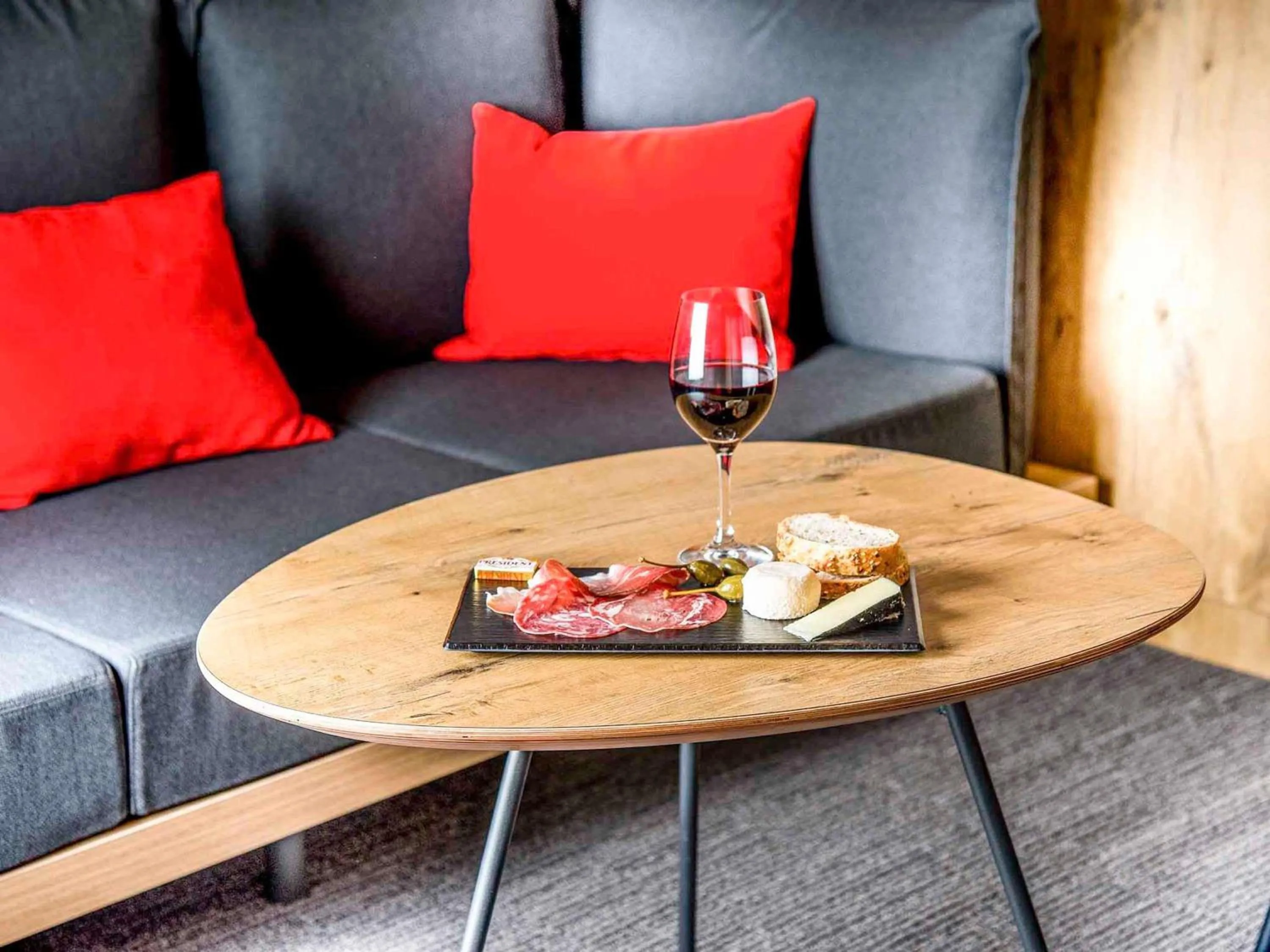 Lounge or bar in ibis Sisteron