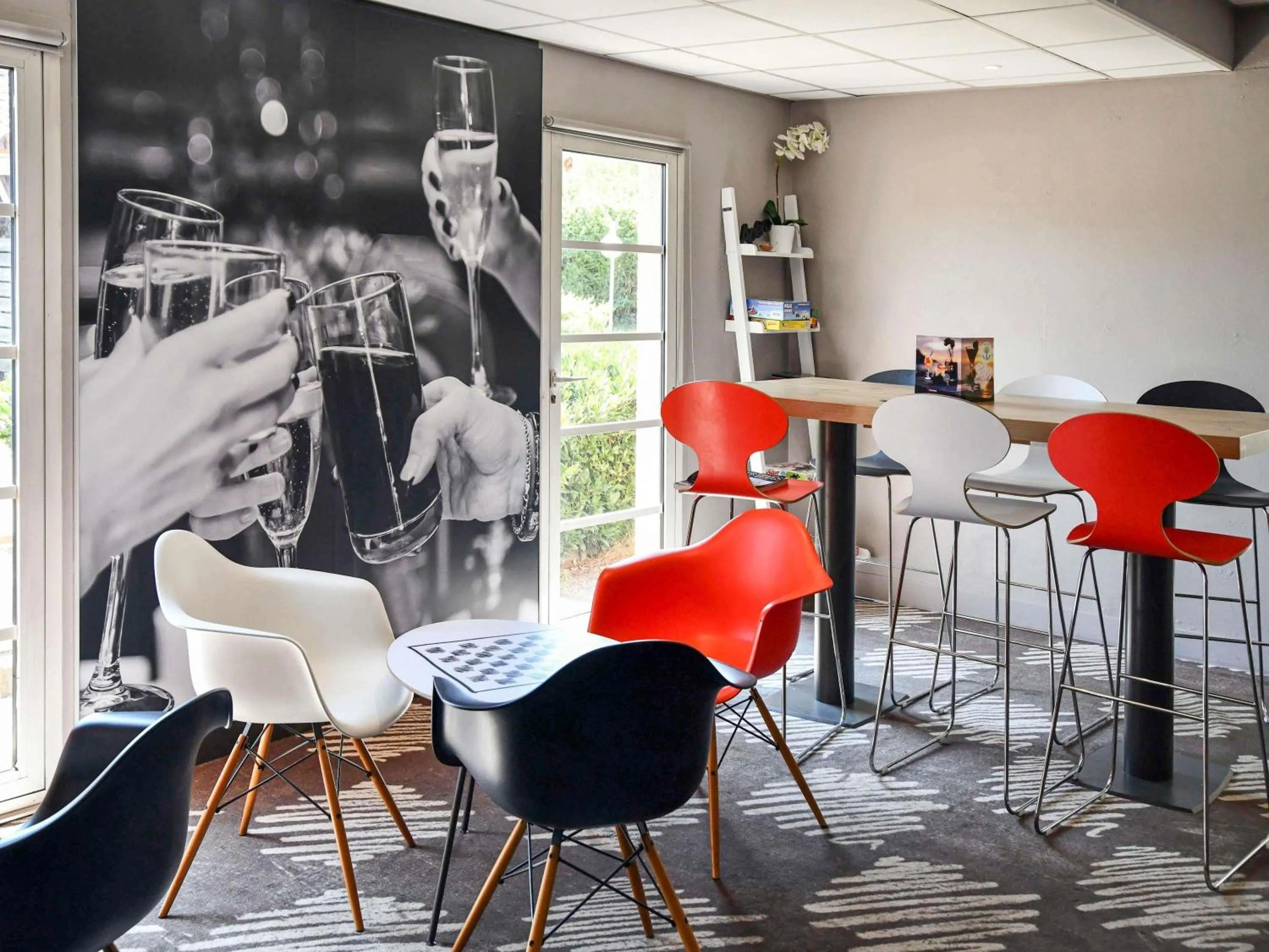 Lounge or bar in ibis Sisteron