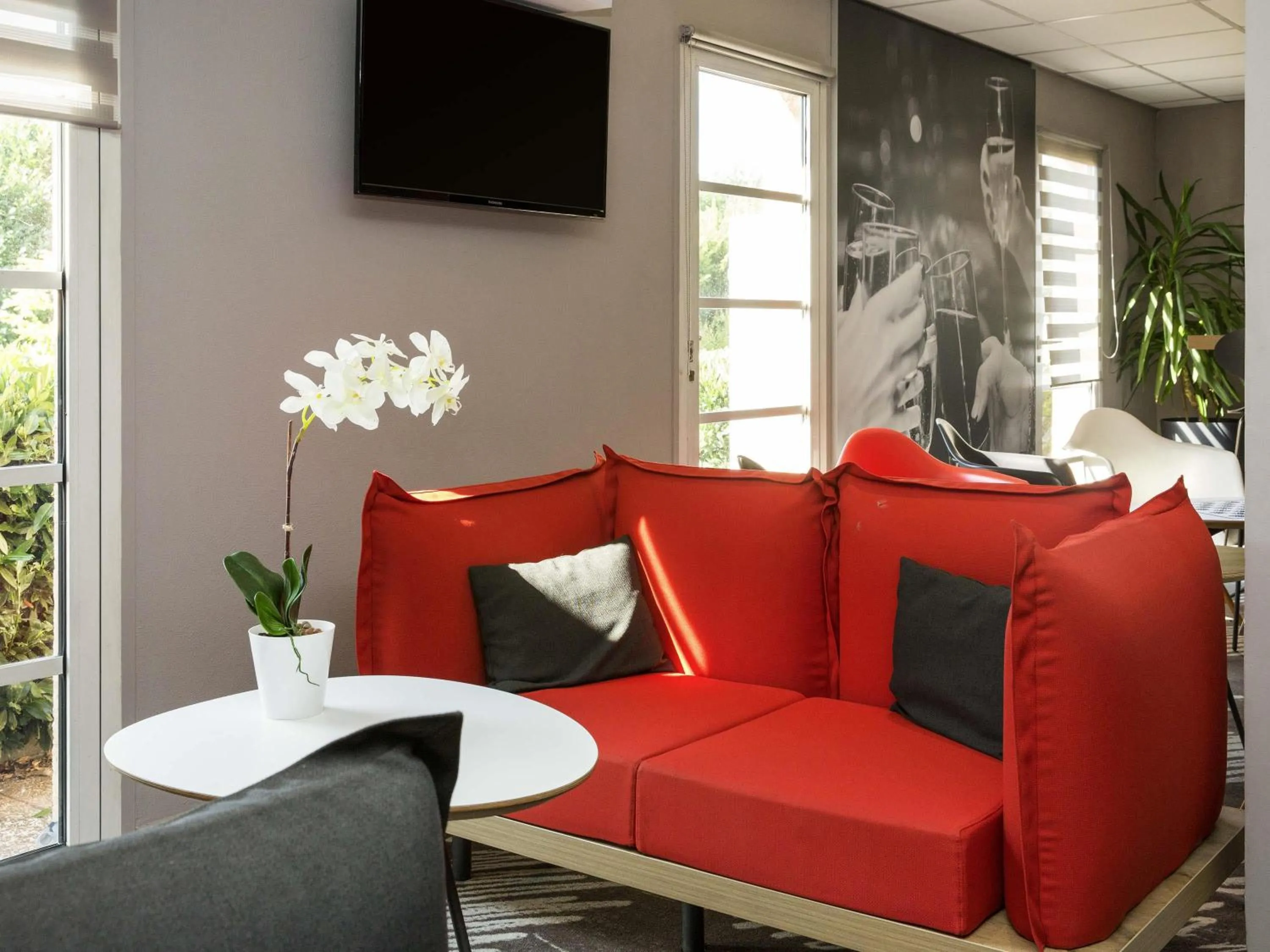 Lounge or bar in ibis Sisteron