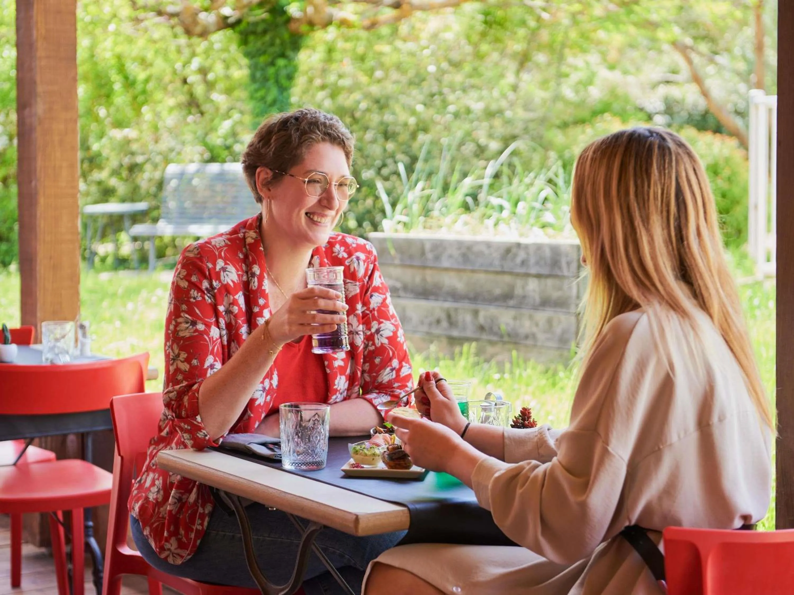 Lounge or bar in ibis Sisteron