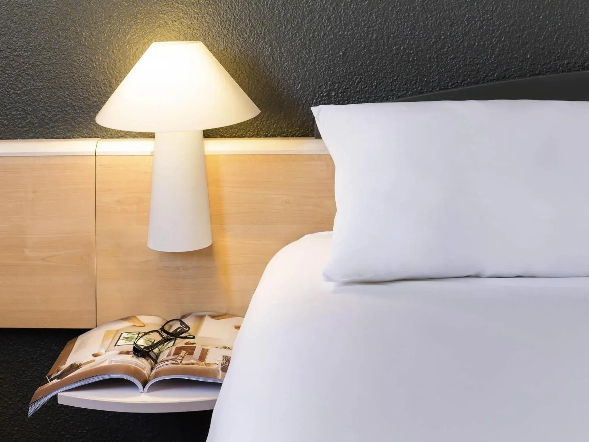 Bedroom, Bed in ibis Sisteron Bedroom, Bed in ibis Sisteron