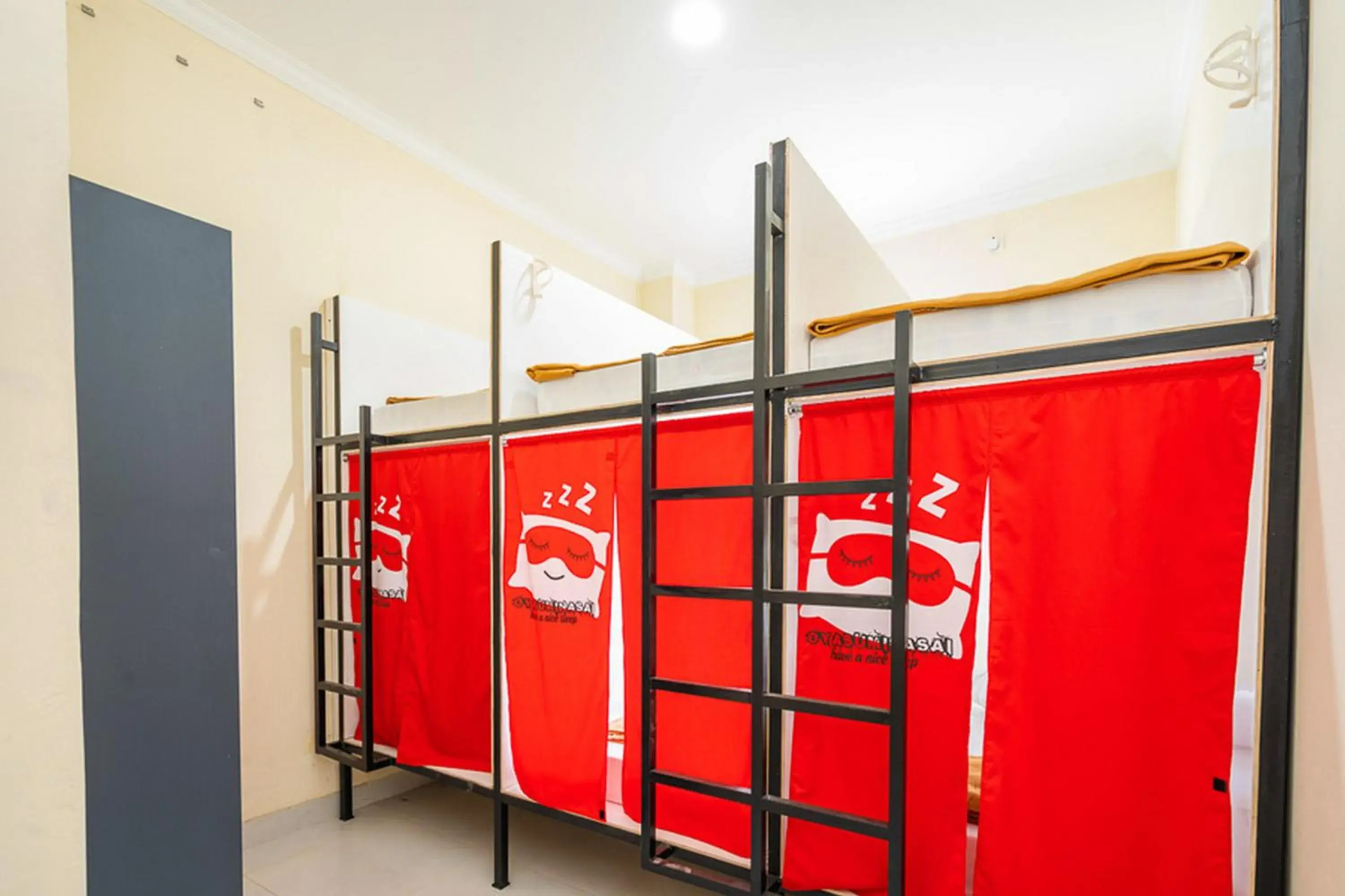 Bedroom in RedDoorz Syariah near Exit Toll Ciawi Bedroom in RedDoorz Syariah near Exit Toll Ciawi