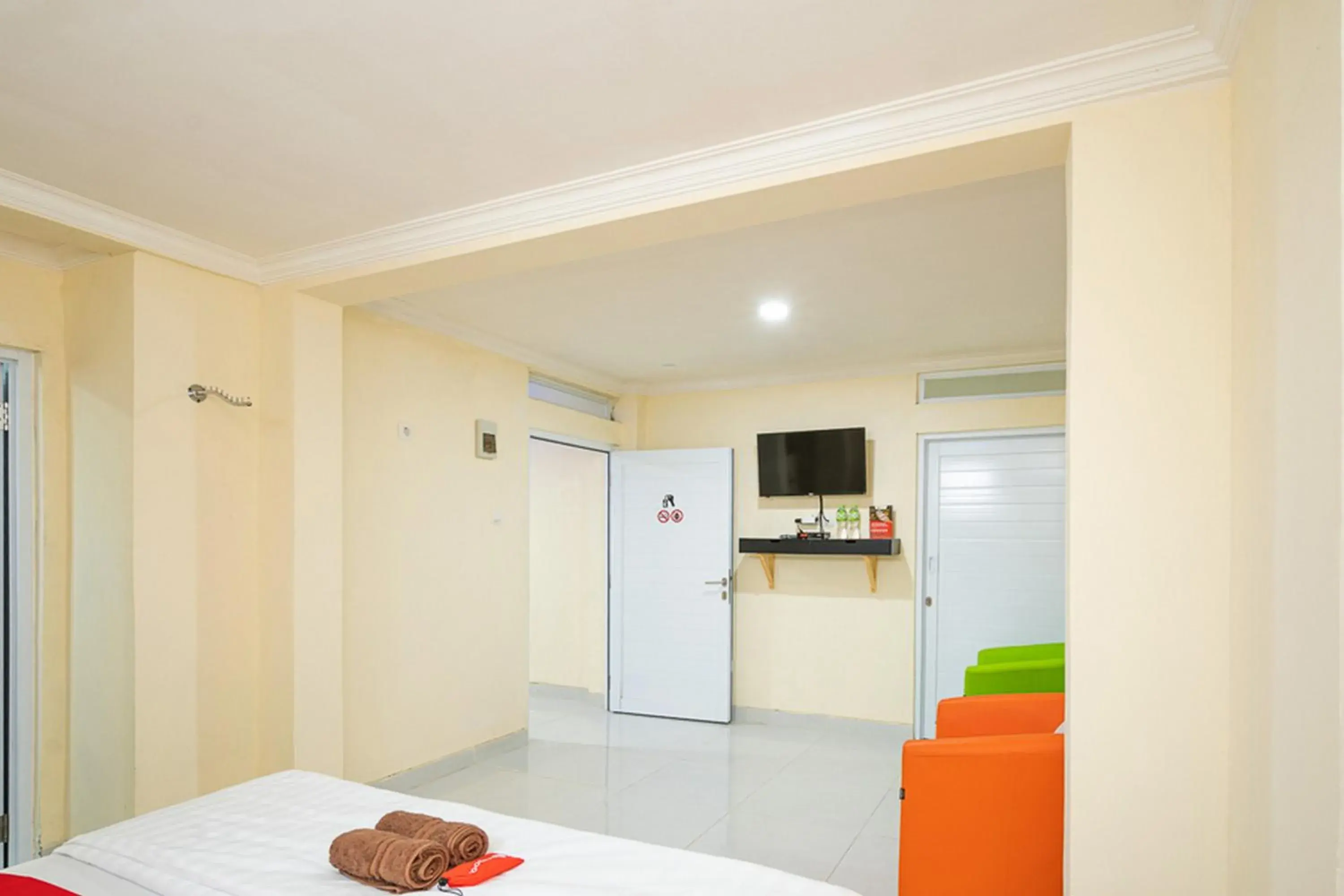 Bedroom, Bed in RedDoorz Syariah near Exit Toll Ciawi Bedroom, Bed in RedDoorz Syariah near Exit Toll Ciawi