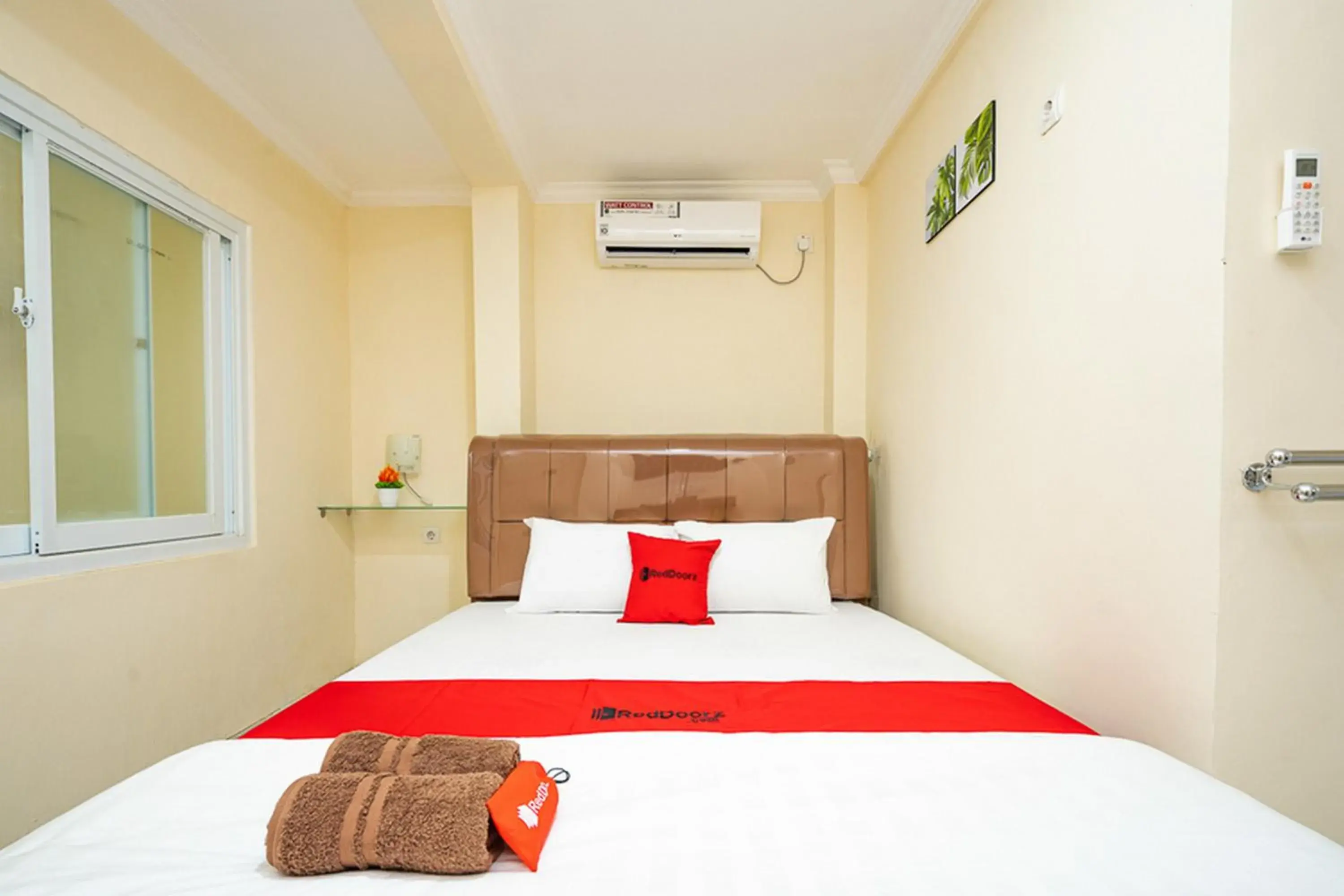 Bedroom, Bed in RedDoorz Syariah near Exit Toll Ciawi Bedroom, Bed in RedDoorz Syariah near Exit Toll Ciawi