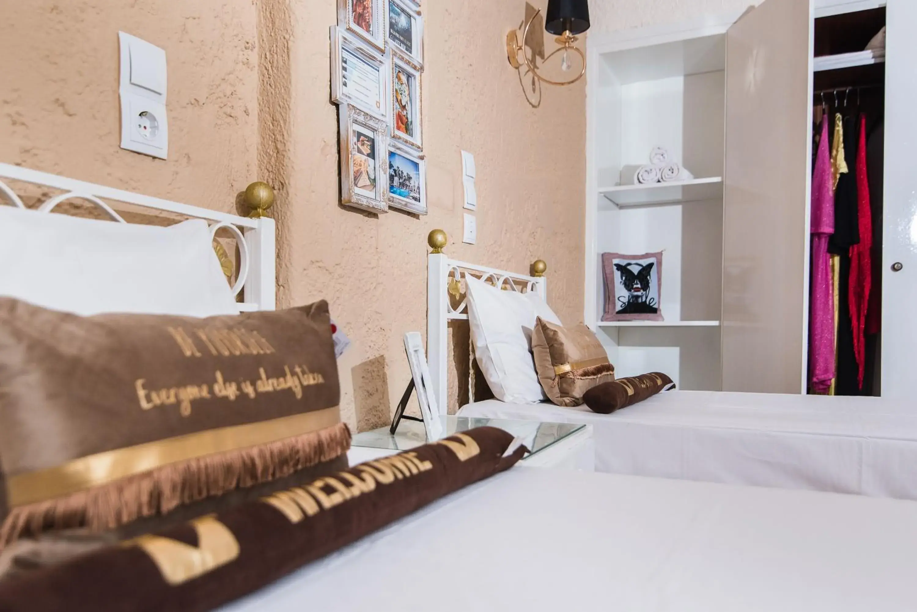 Bedroom, Bed in Oasis Studios Bedroom, Bed in Oasis Studios