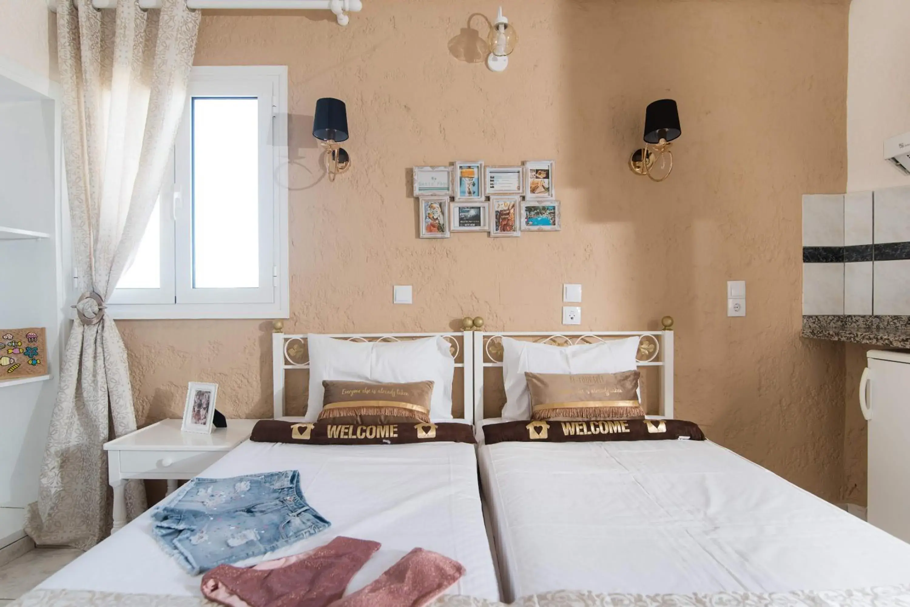 Bed in Oasis Studios Bed in Oasis Studios