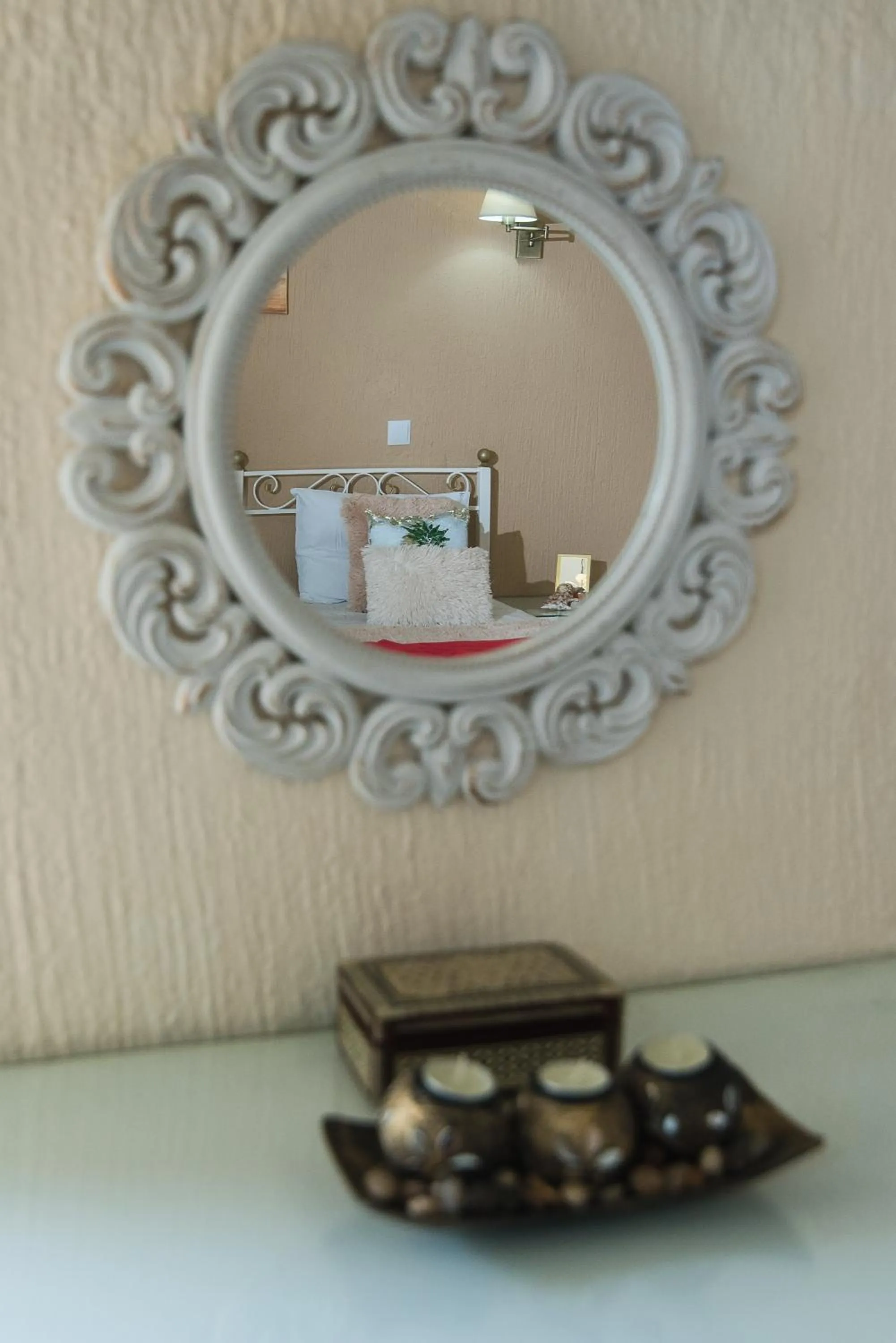 Decorative detail in Oasis Studios