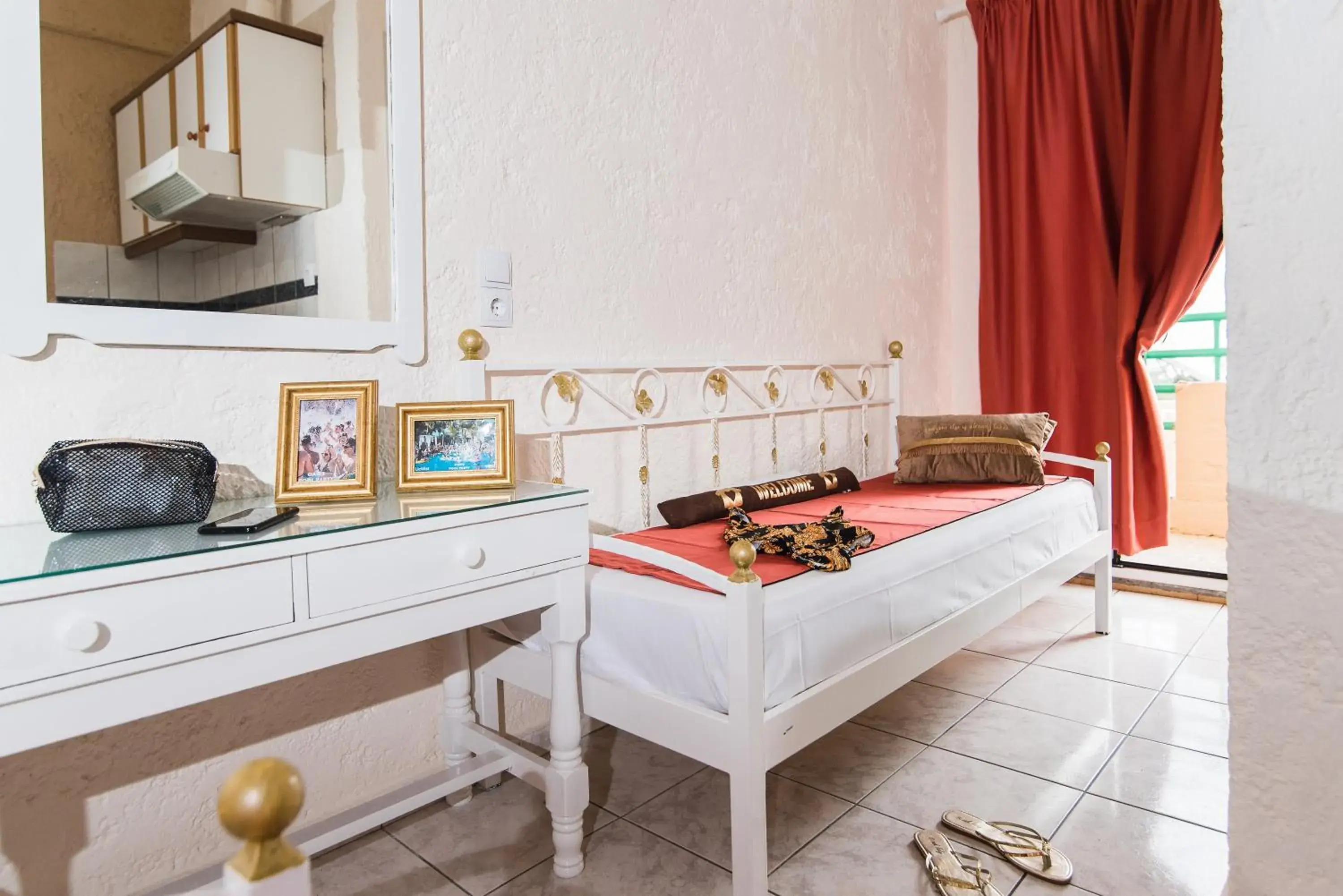 Seating area, Bed in Oasis Studios Seating area, Bed in Oasis Studios