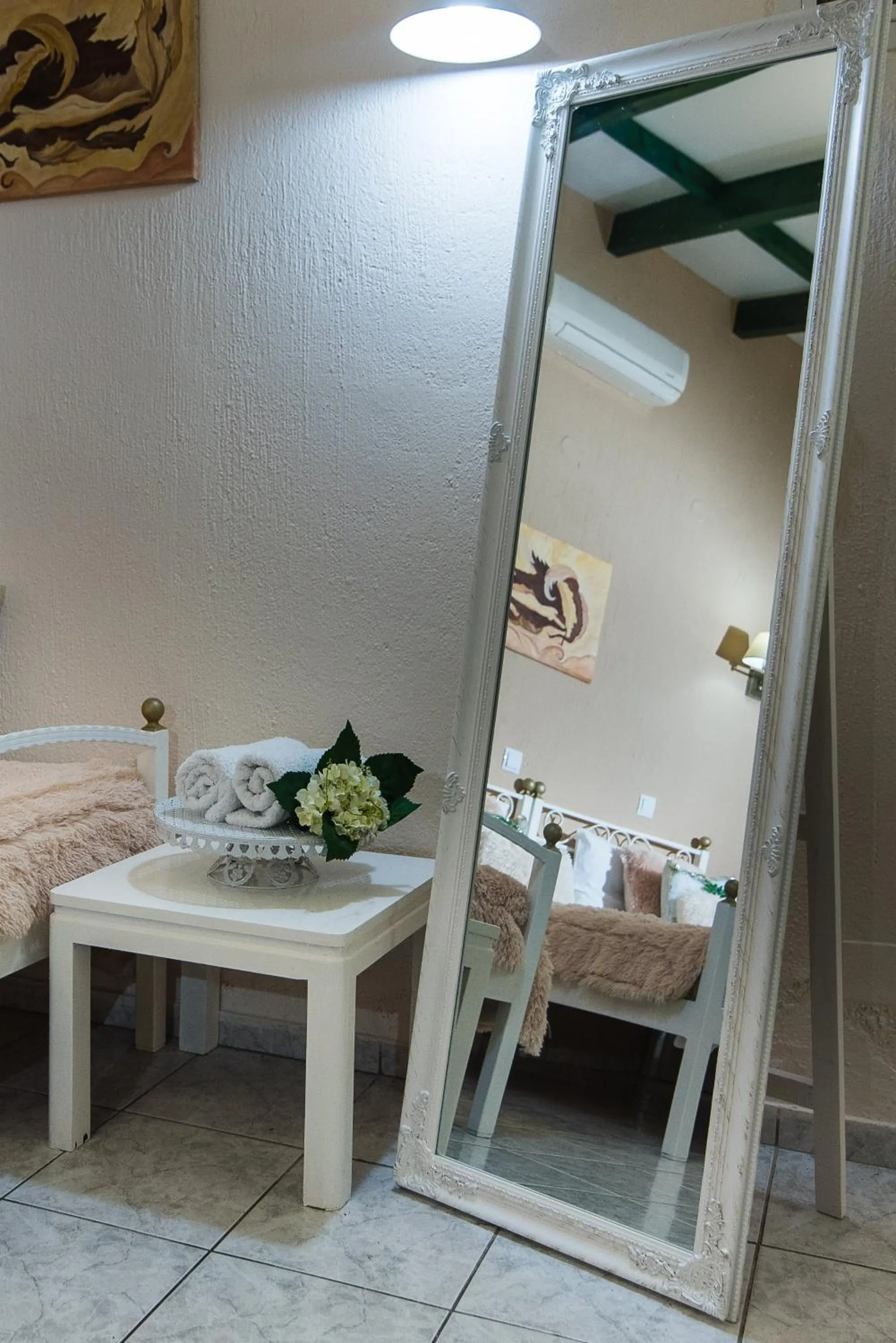 Decorative detail in Oasis Studios