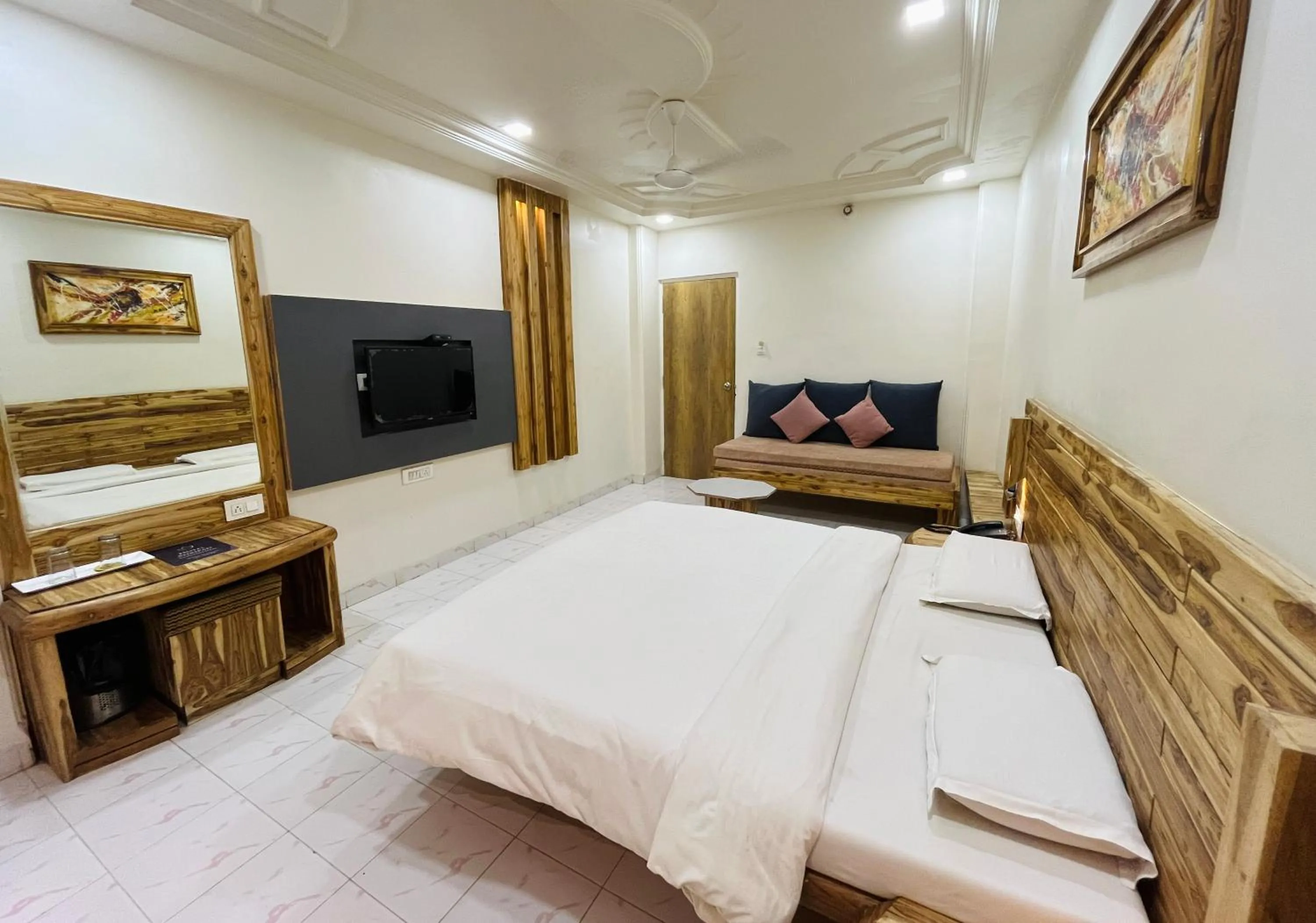 Bedroom in Hotel Shripad