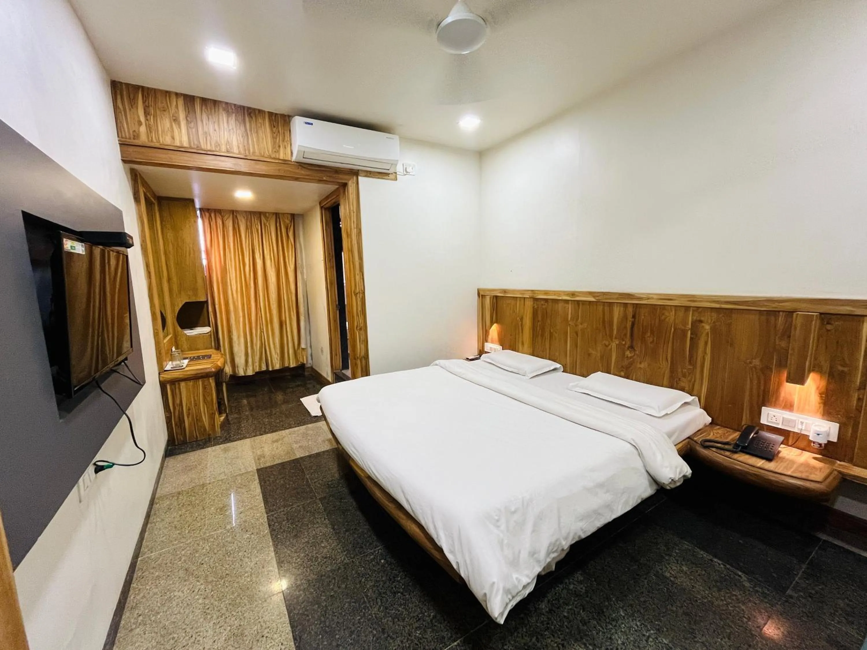 Bedroom in Hotel Shripad