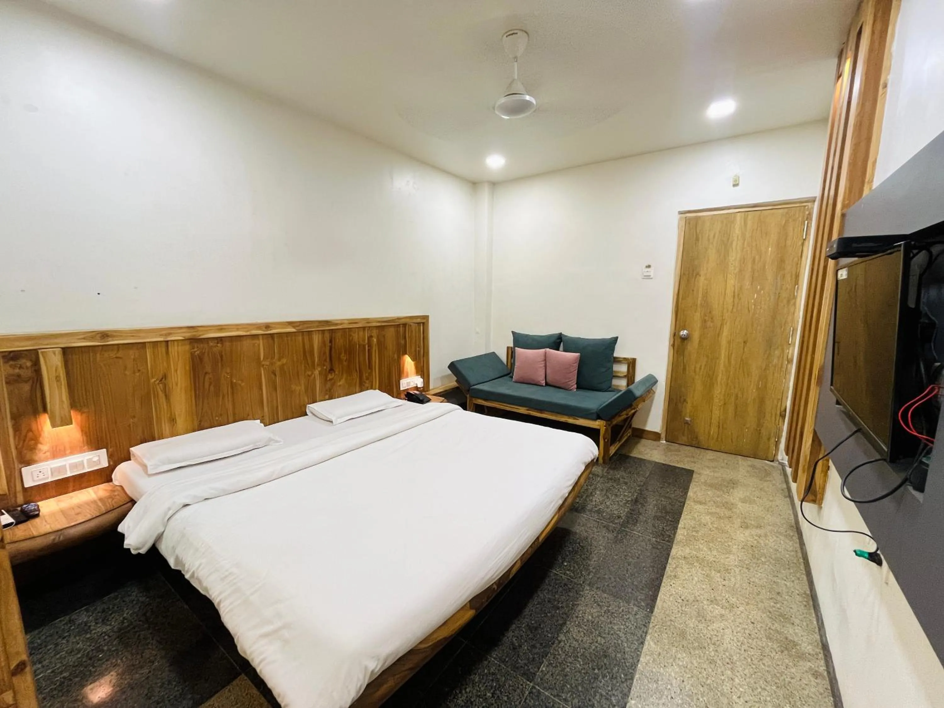 Bedroom in Hotel Shripad