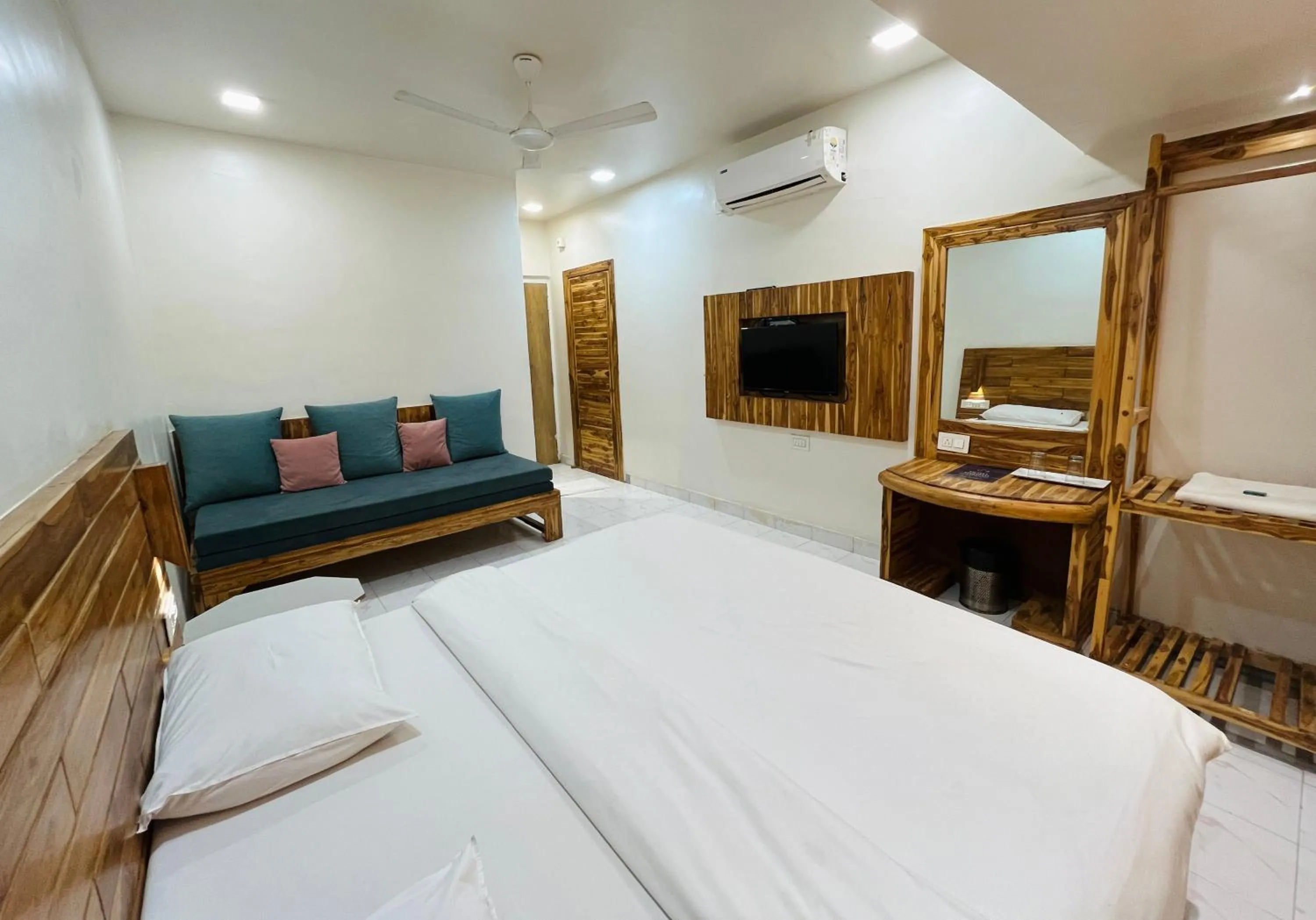 Bedroom in Hotel Shripad