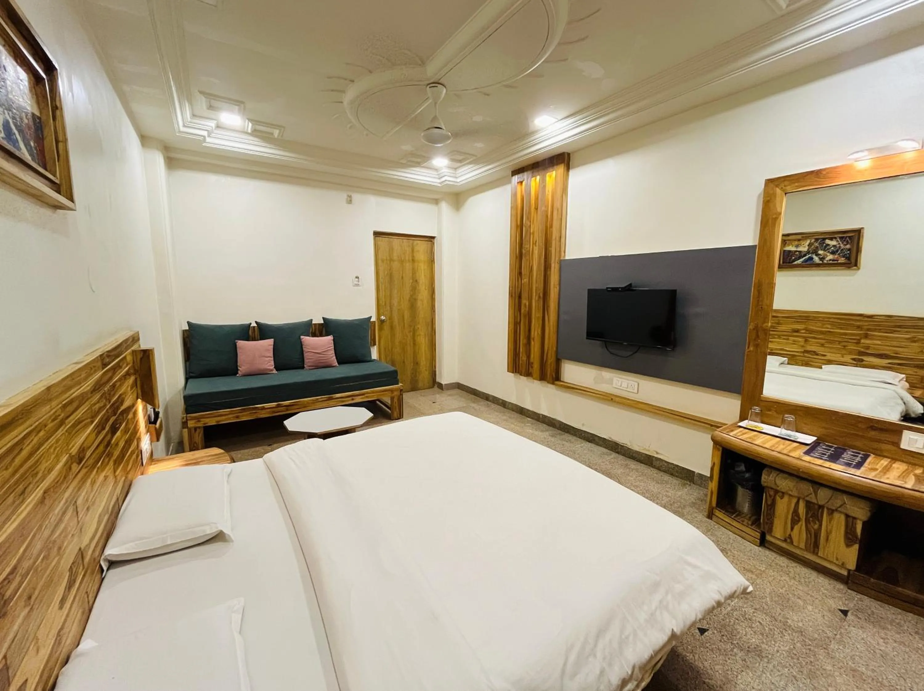 Bedroom in Hotel Shripad