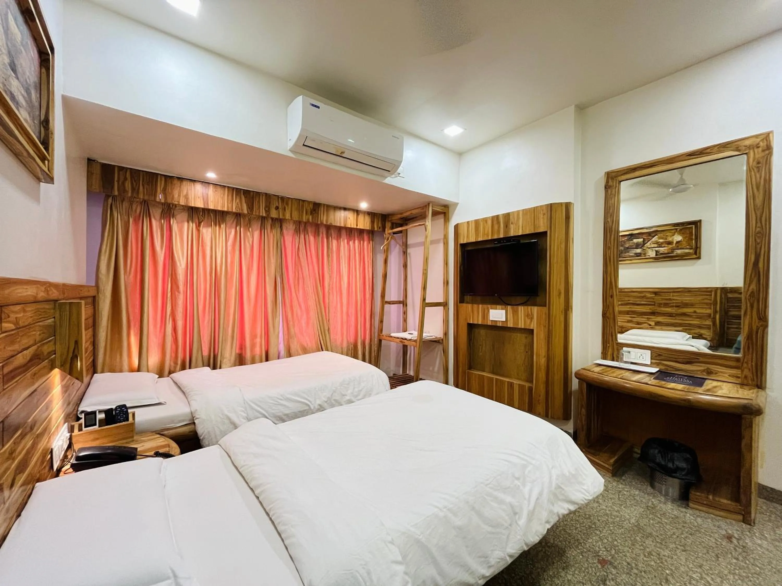 Bedroom in Hotel Shripad