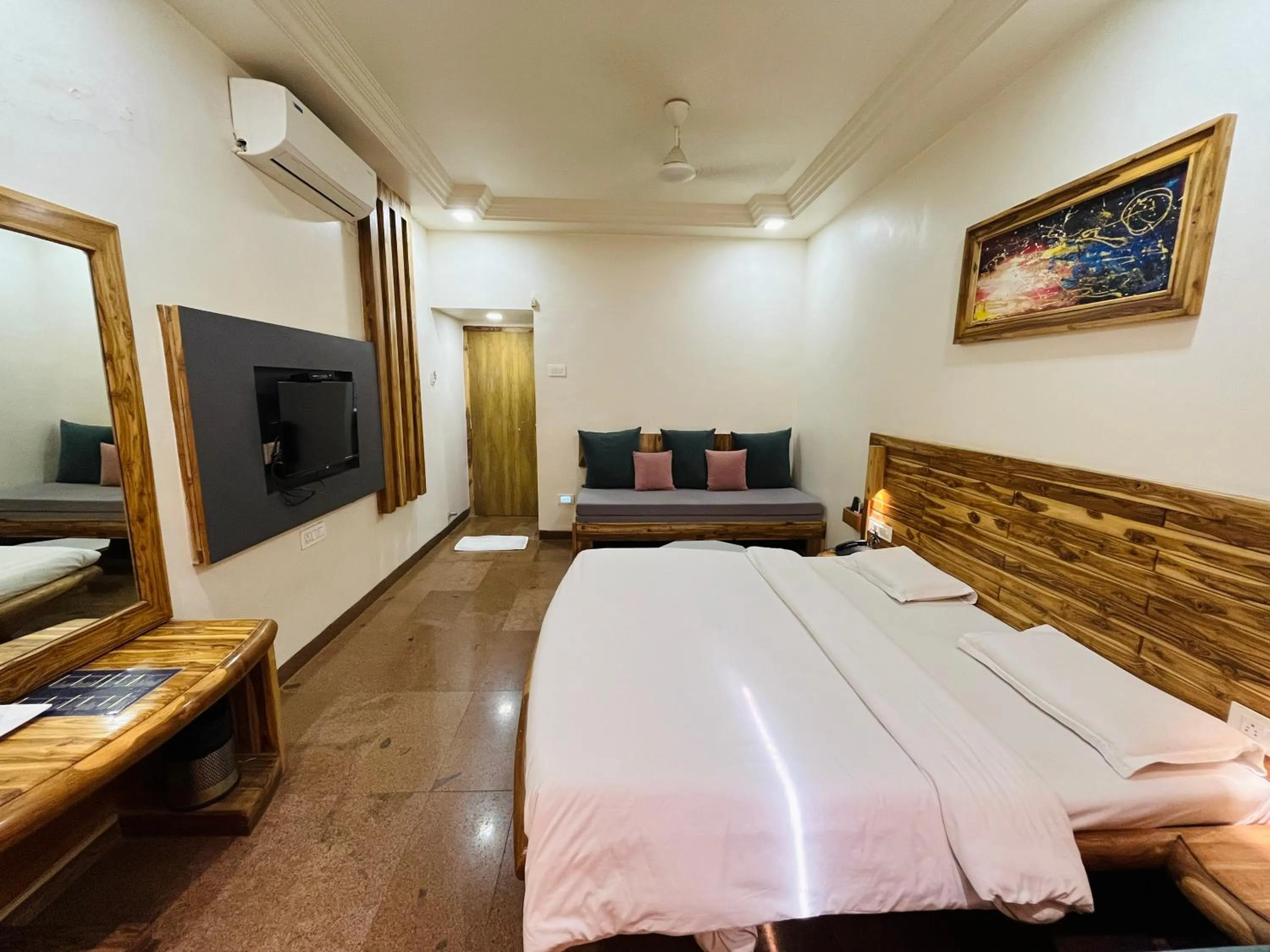 Bedroom in Hotel Shripad
