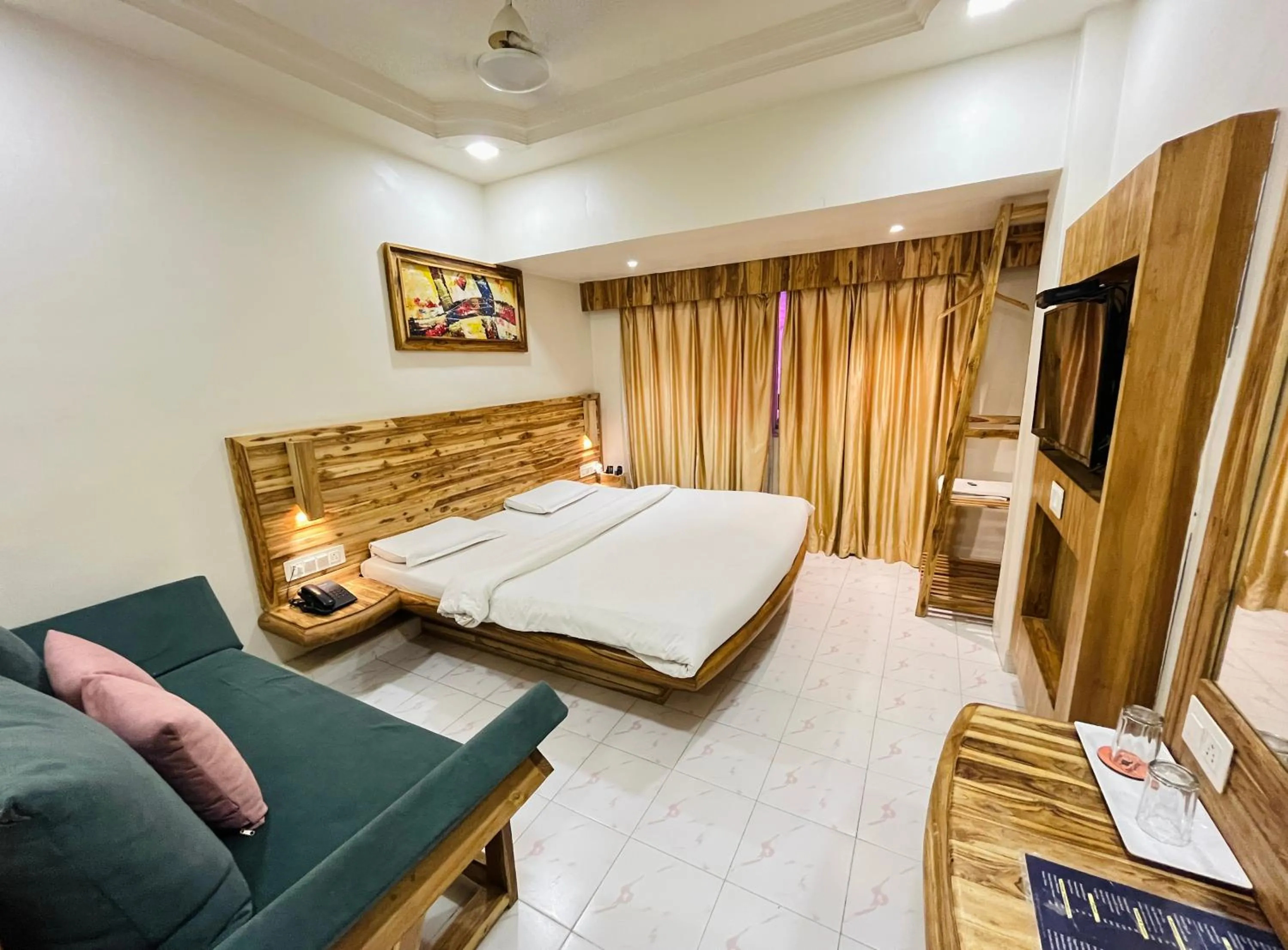 Bedroom in Hotel Shripad