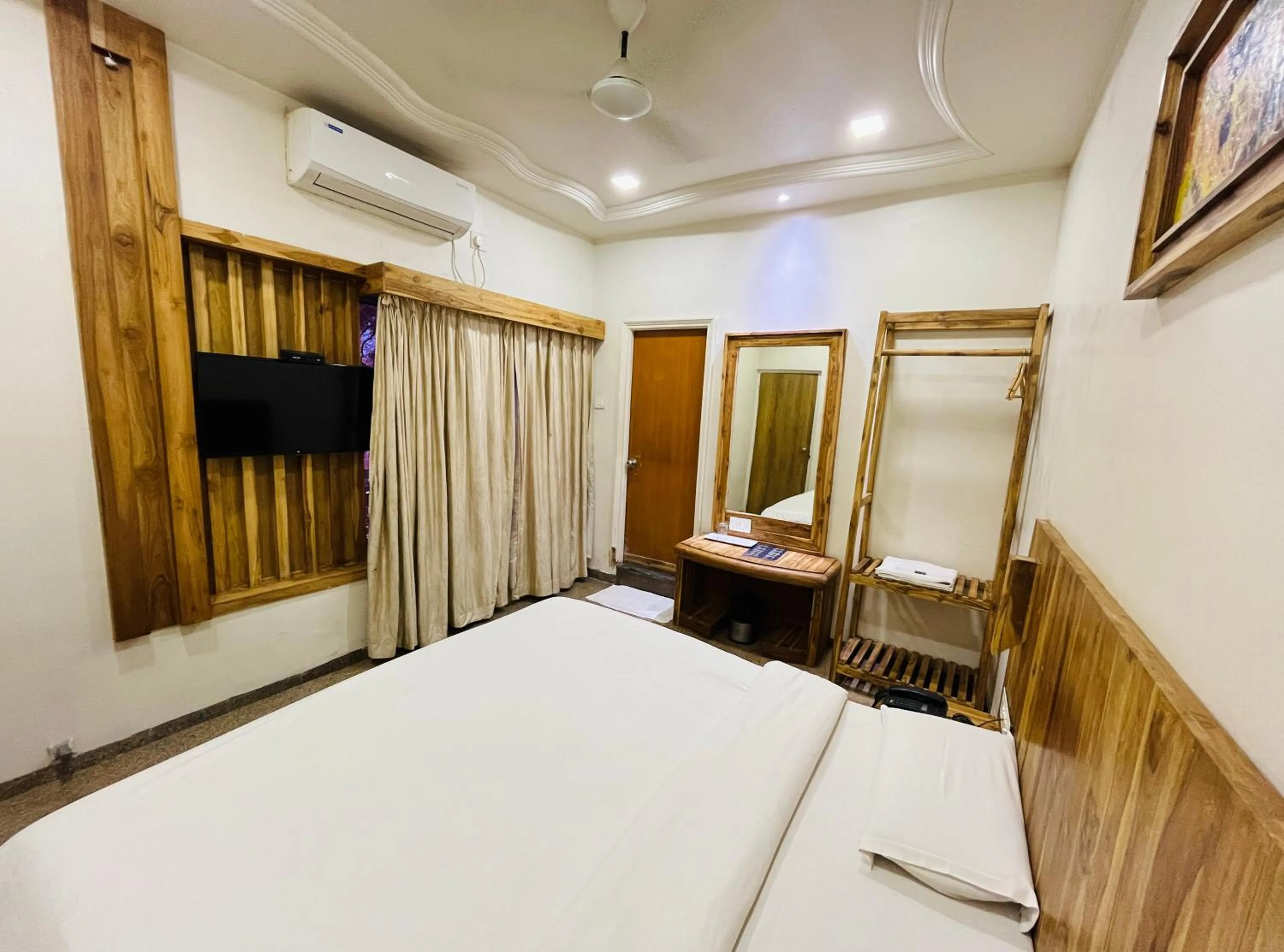 Bedroom in Hotel Shripad