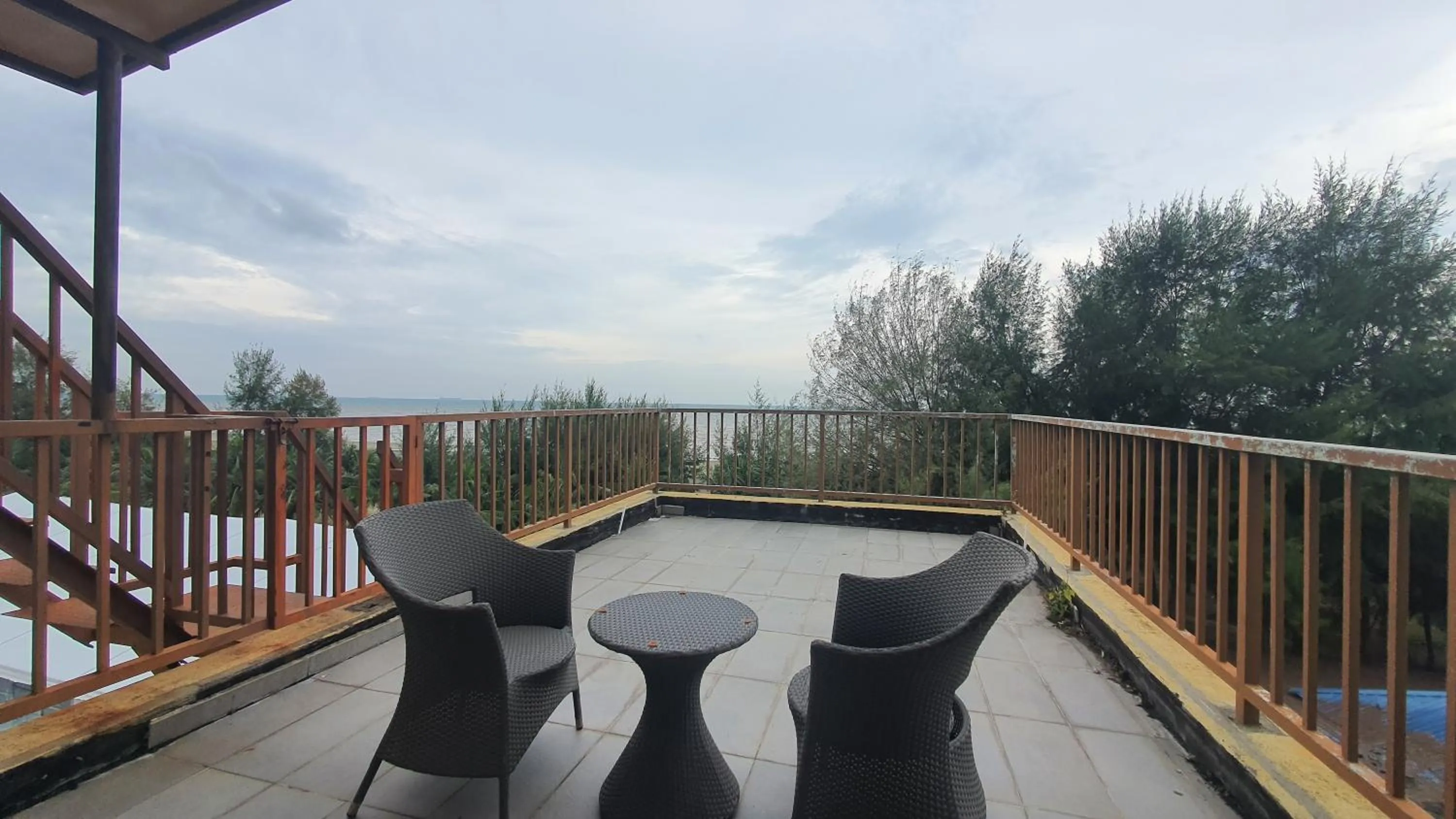 Balcony/Terrace in Gold Coast Morib Themepark View Studio