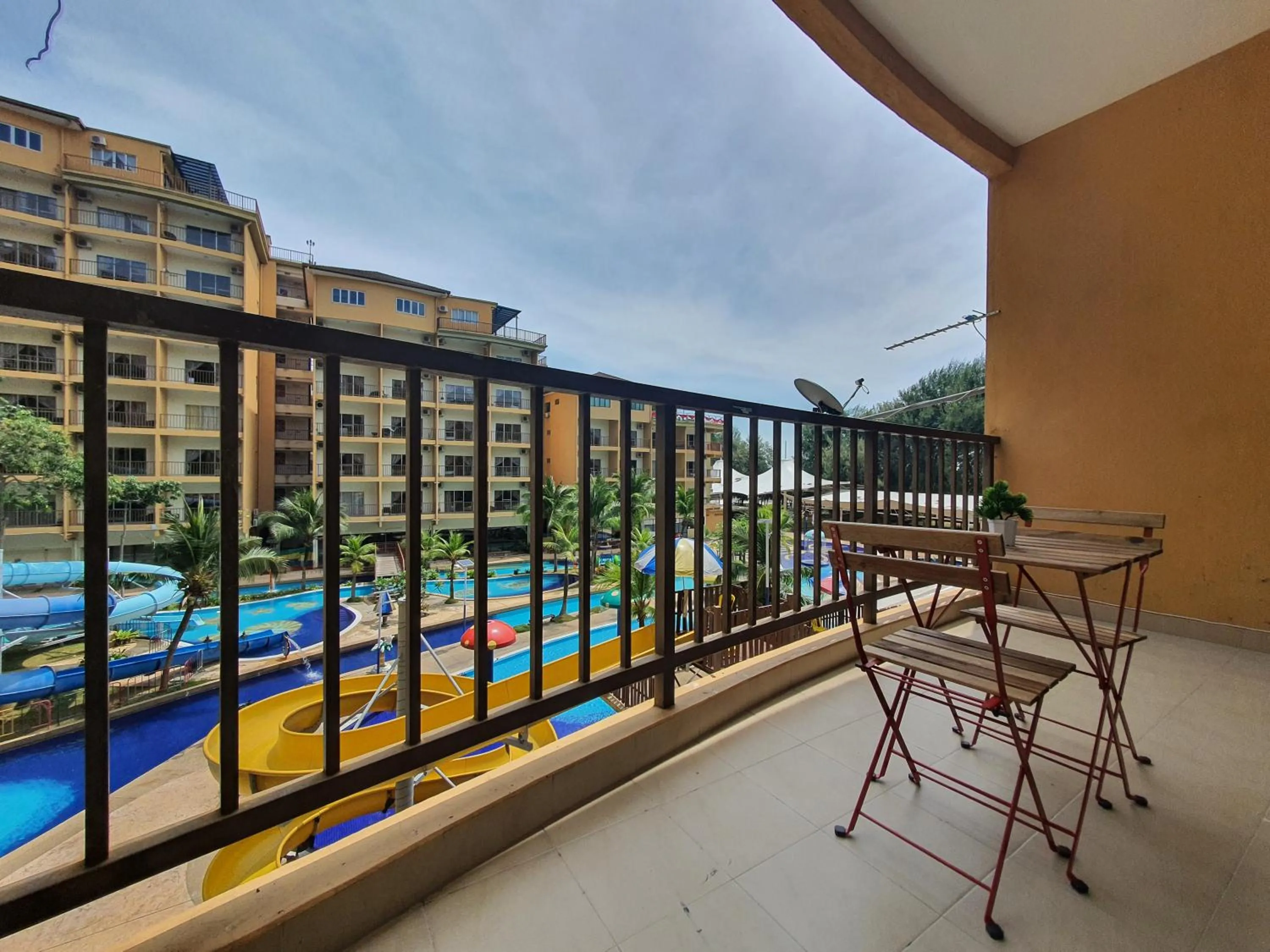 Balcony/Terrace in Gold Coast Morib Themepark View Studio