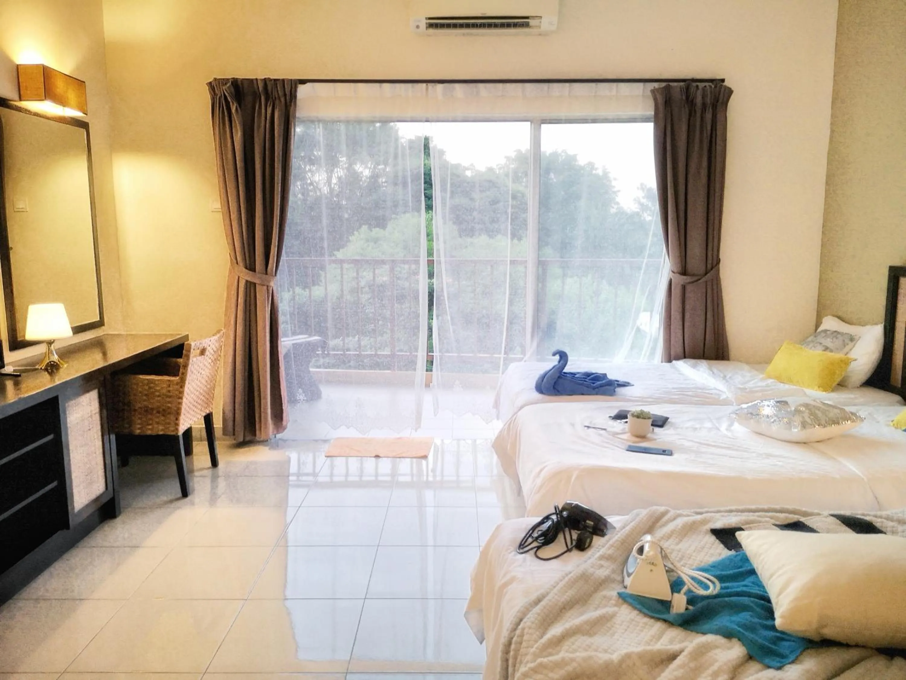 Photo of the whole room, Bed in Gold Coast Morib Themepark View Studio