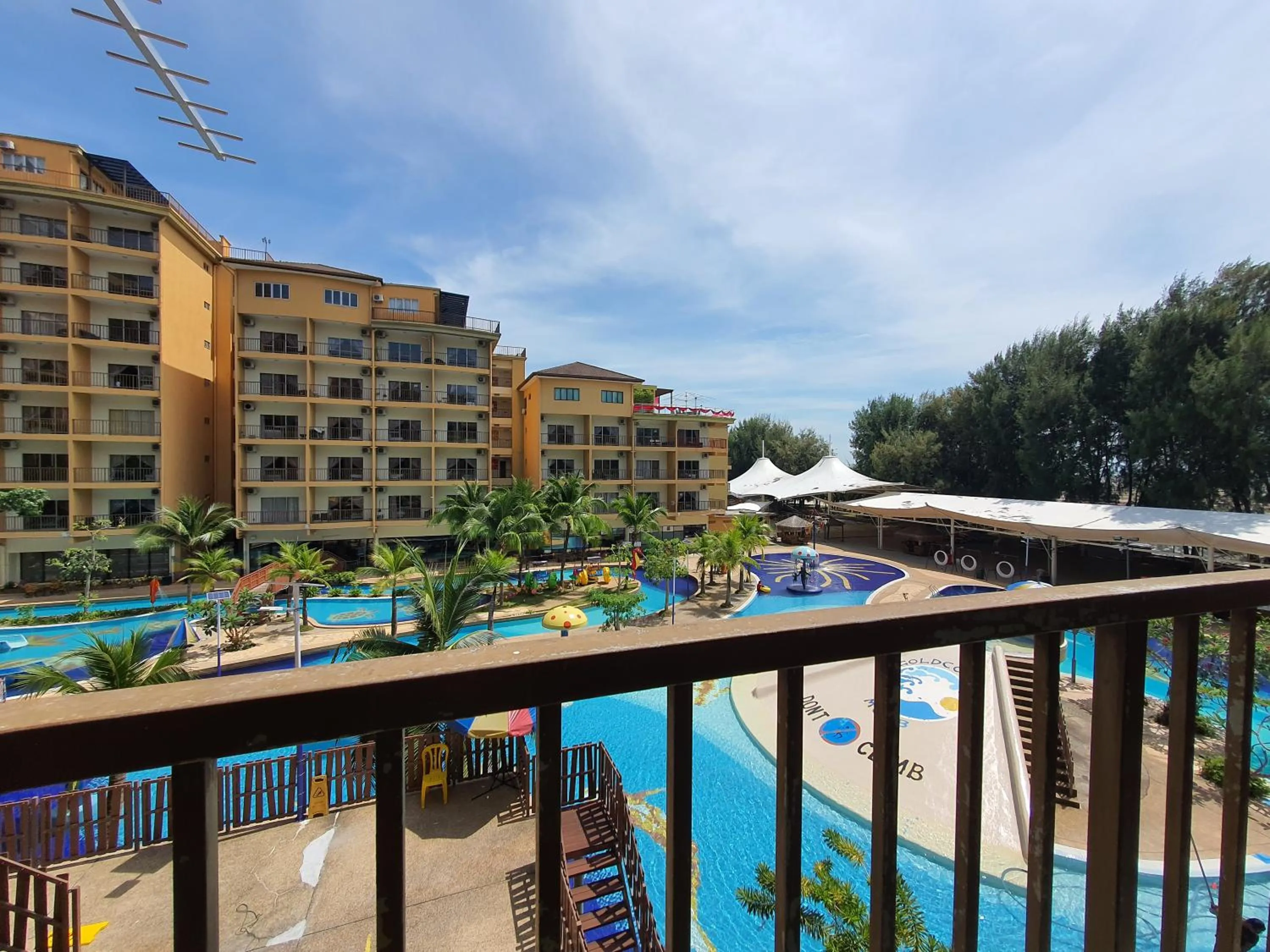 Balcony/Terrace in Gold Coast Morib Themepark View Studio