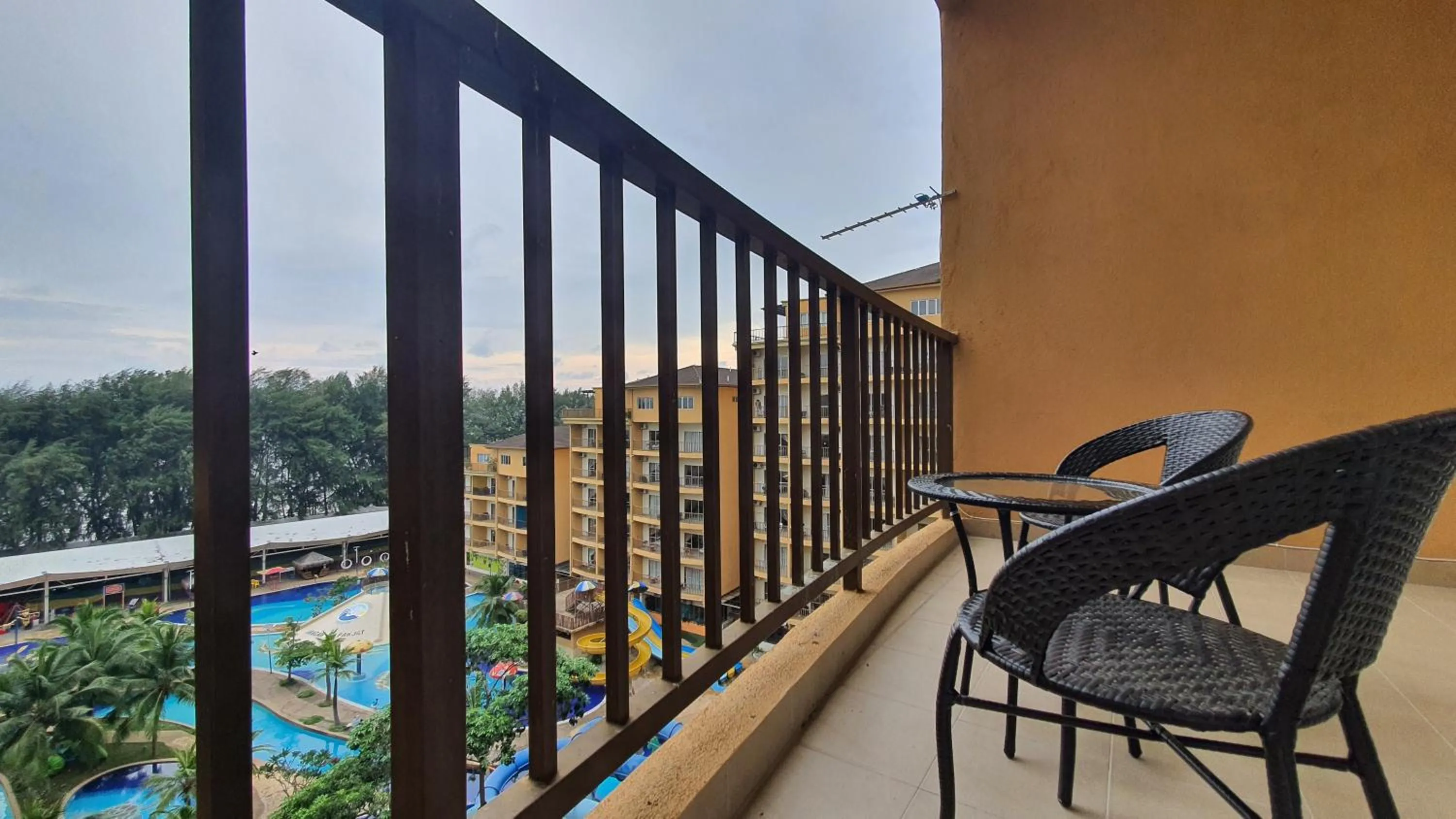 Balcony/Terrace in Gold Coast Morib Themepark View Studio